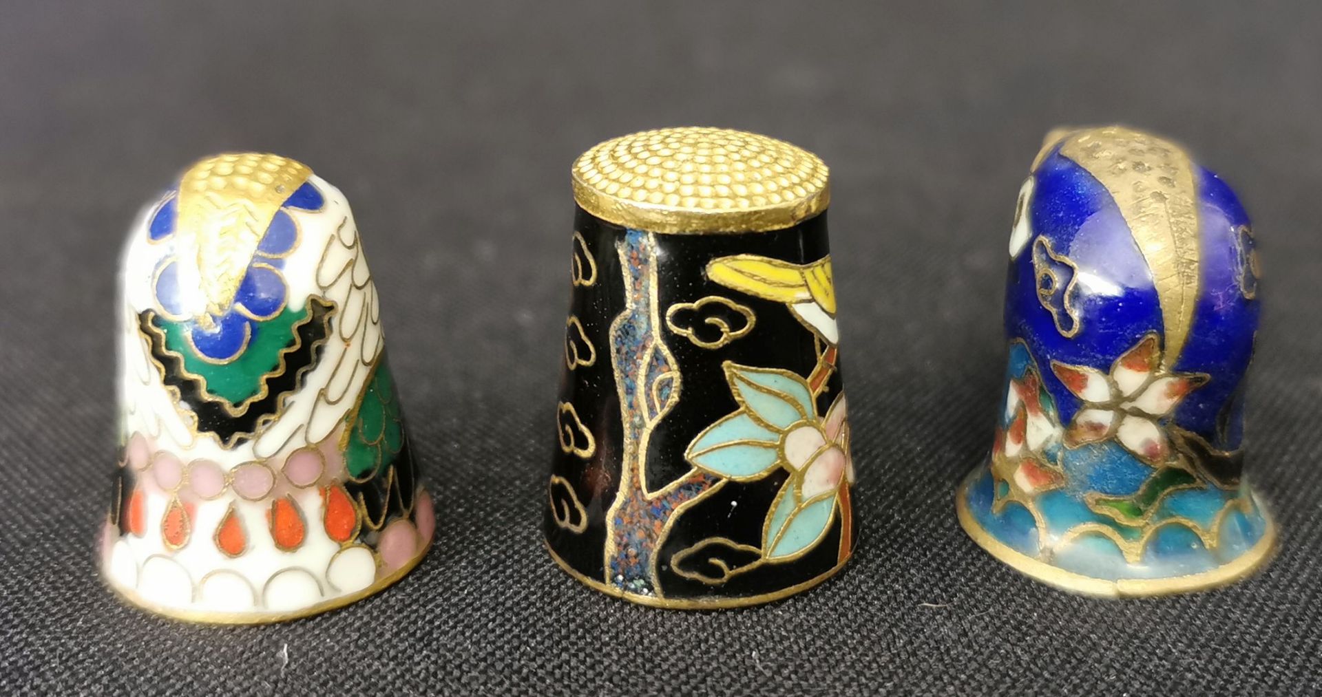 DREI CLOISONNE FINGERHÜTE - Bild 2 aus 4