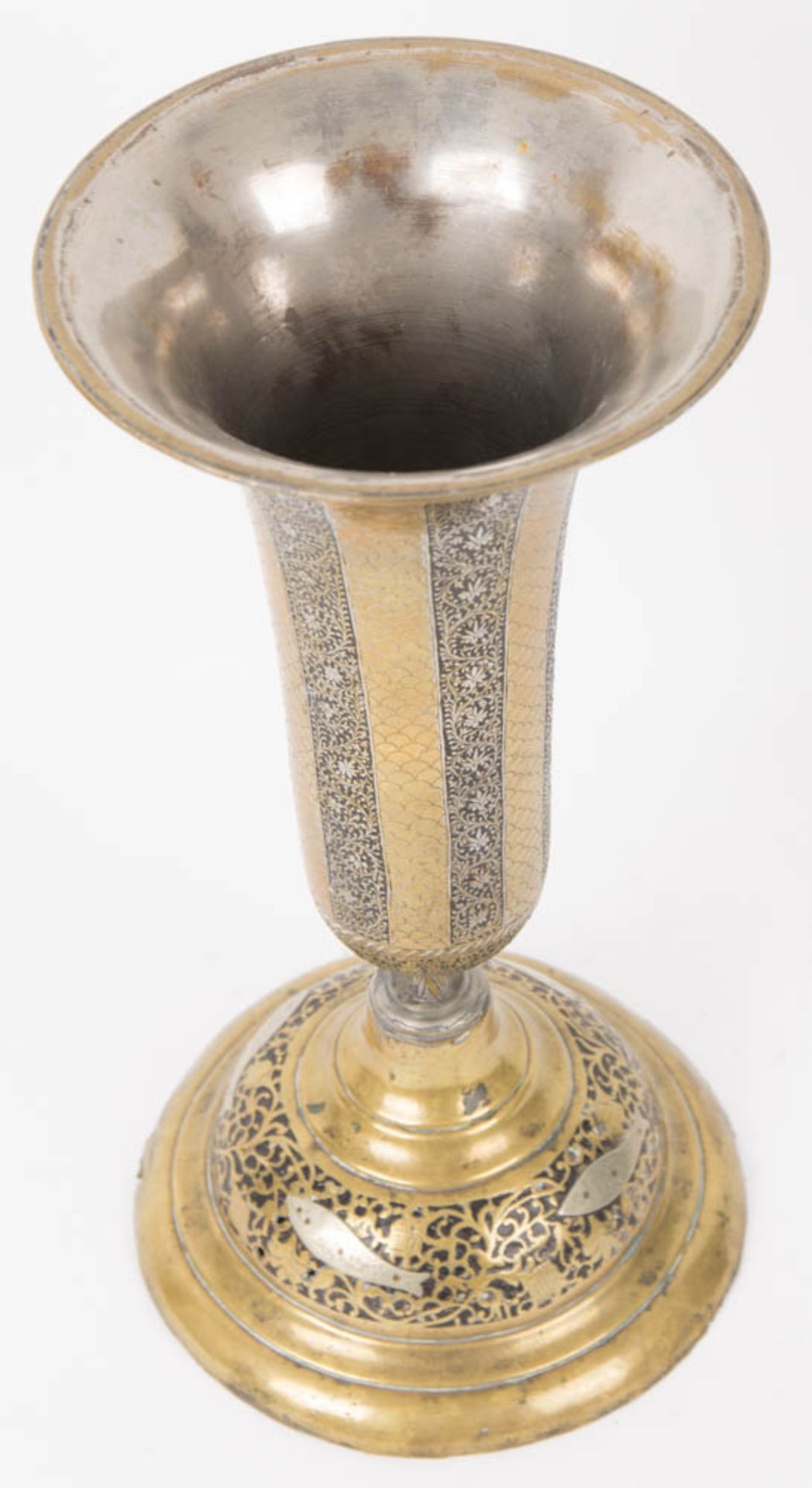 Vase mit Fischdekor, Messing teilweise versilbert, Persien. - Bild 2 aus 9