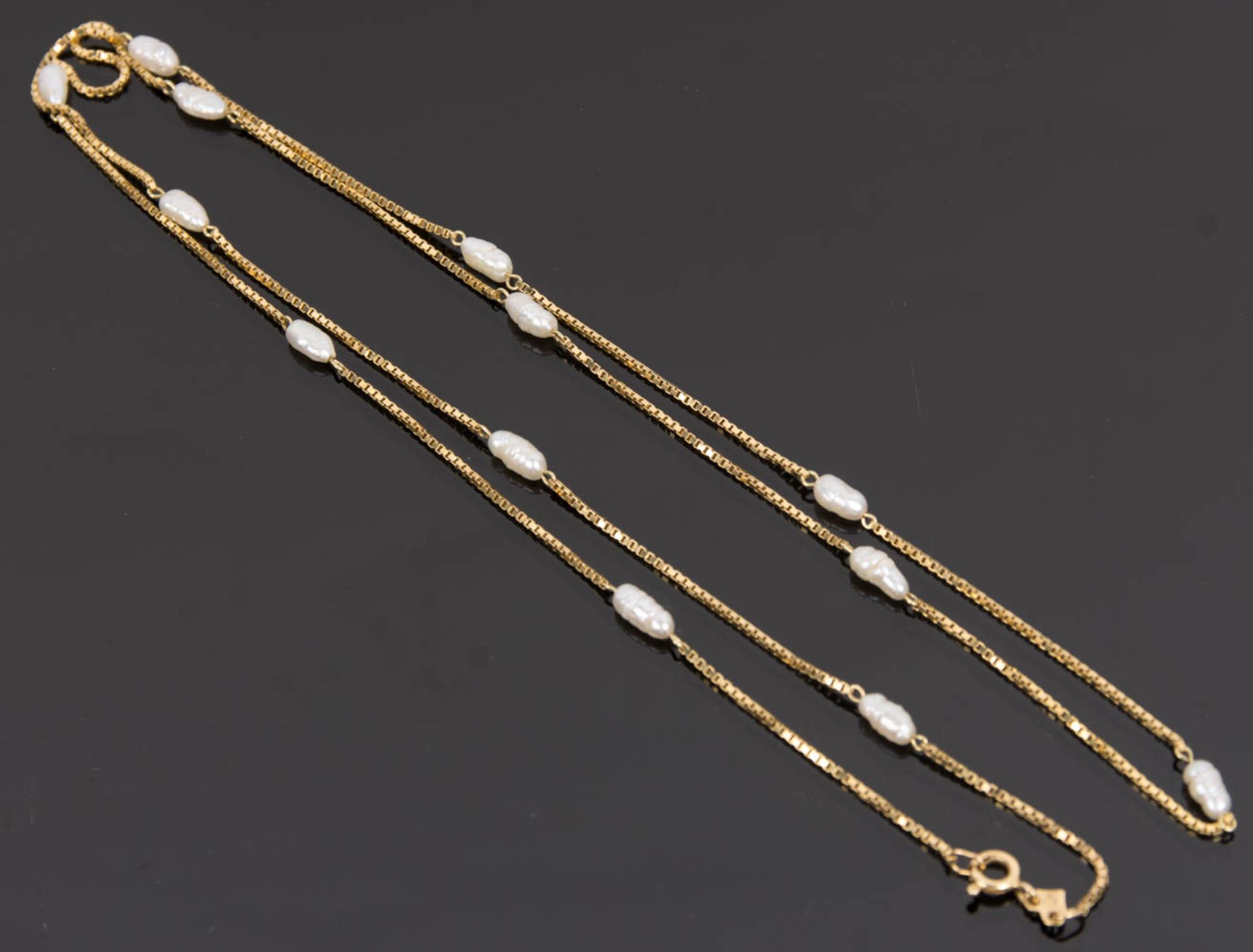 Konvolut von zwei Halsketten und einem kurzen Kettchen, 585er und 750er Gelbgold. - Bild 5 aus 11