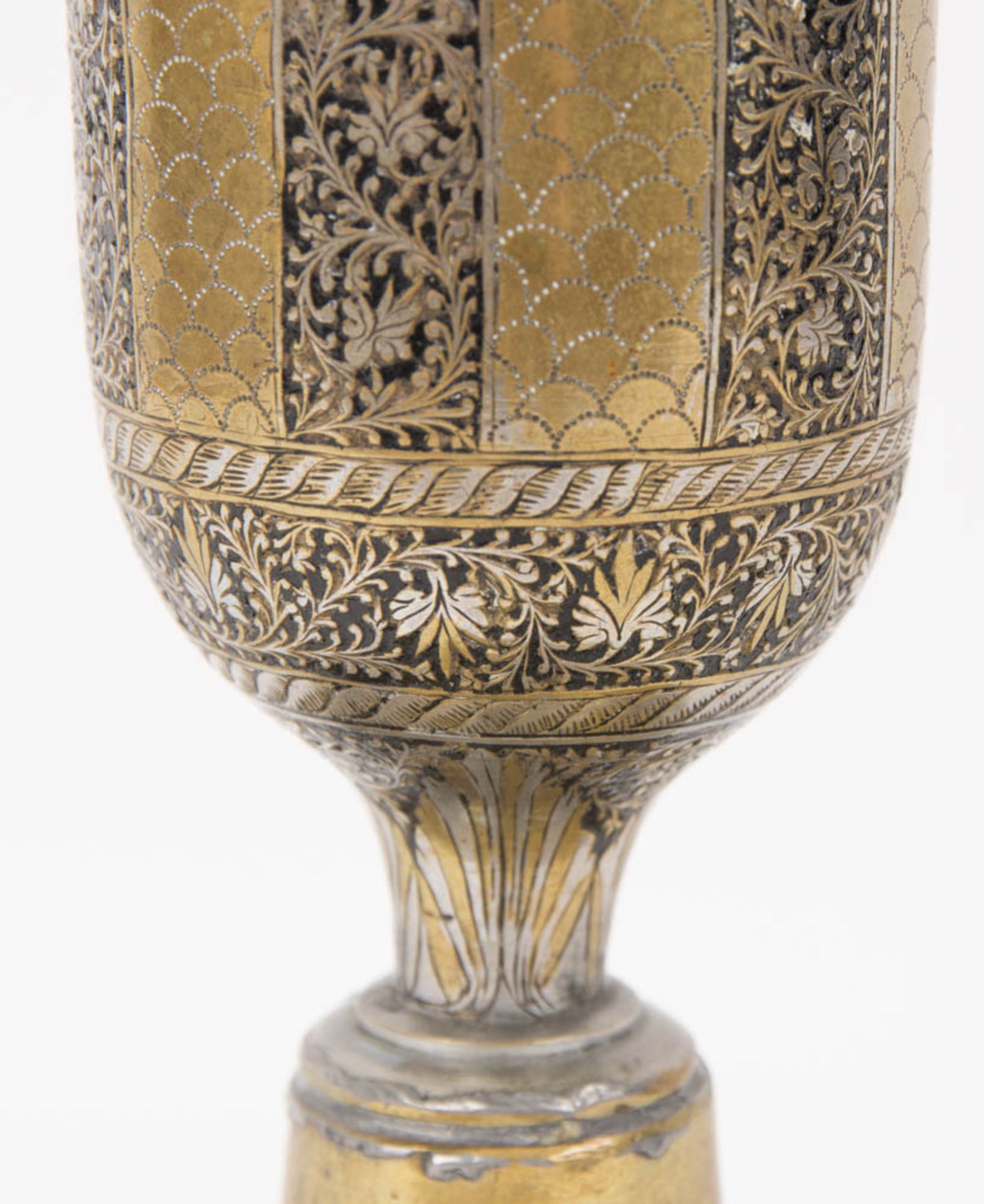 Vase mit Fischdekor, Messing teilweise versilbert, Persien. - Bild 5 aus 9