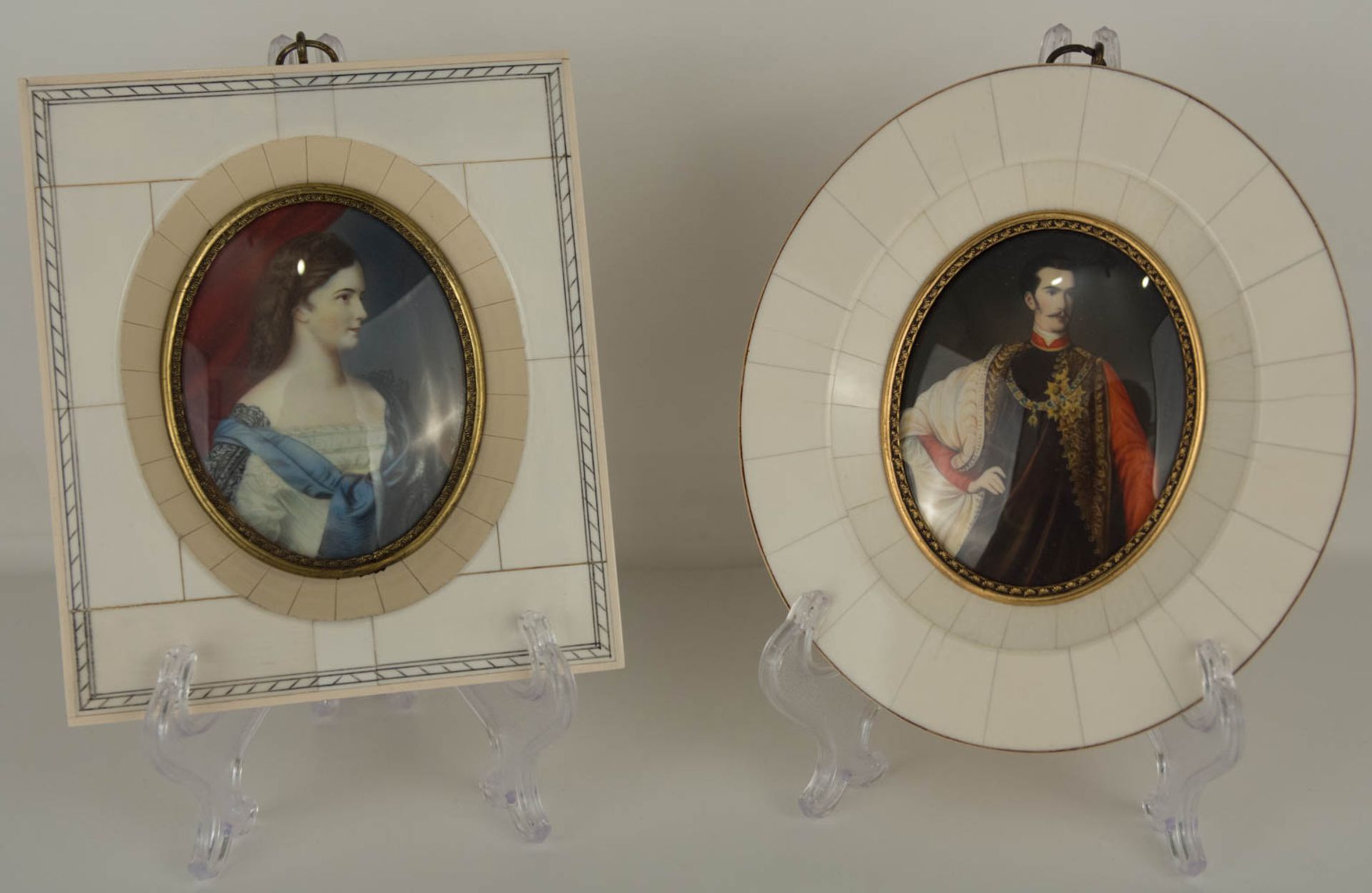 Zwei ovale Portraits von Franz Joseph I. und Elisabeth von Österreich, Lupenmalerei auf Elfenbein, 2