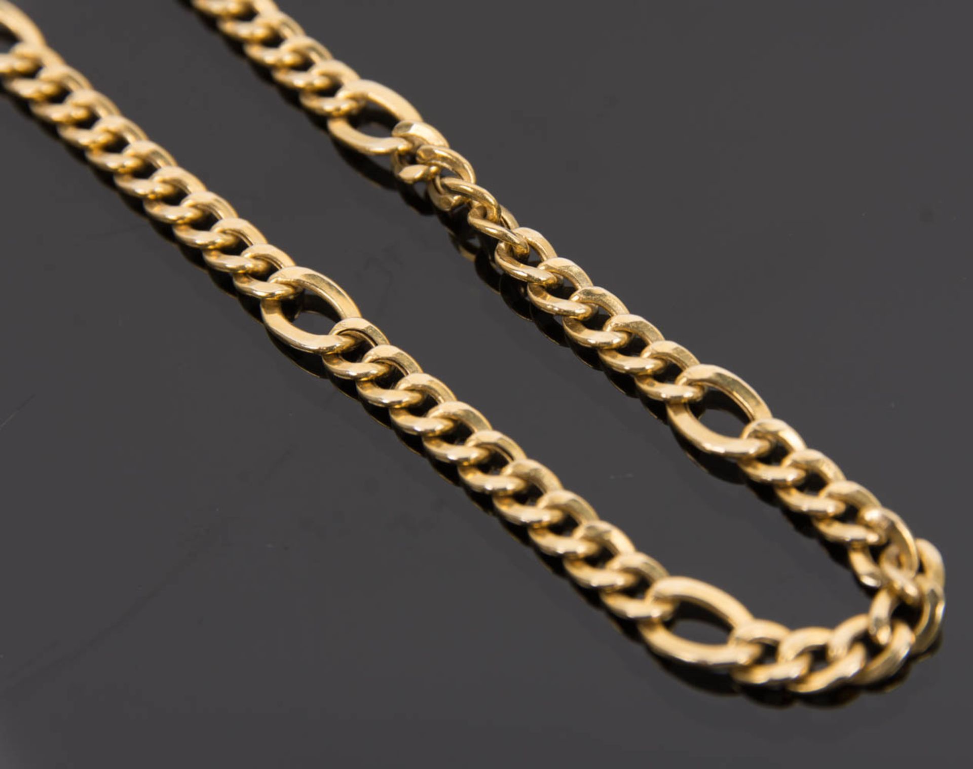 Konvolut von zwei Halsketten und einem kurzen Kettchen, 585er und 750er Gelbgold. - Bild 10 aus 11