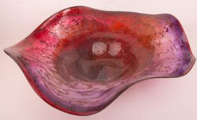 Wunderschöne rote Glasschale, limitierte Auflage, 1997.