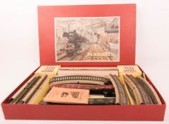 Märklin Lok, Deutsche Bundesbahn mit Waggons und Zubehör in Zugpackung.