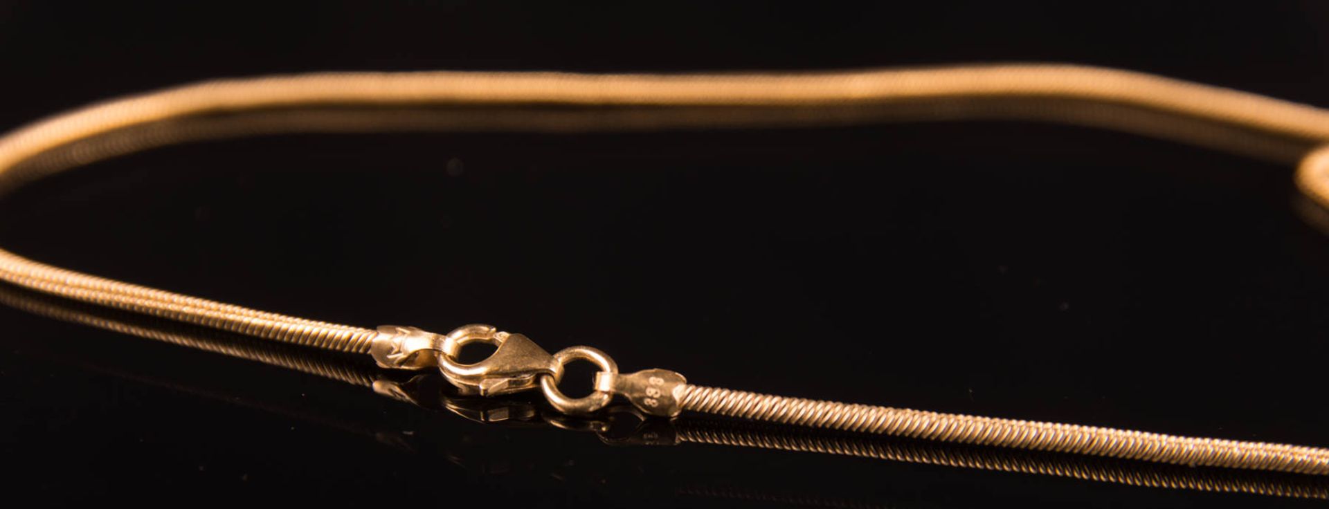 Zwei Halsketten und ein Ohrringpaar, 333er Gelbgold. - Bild 6 aus 7