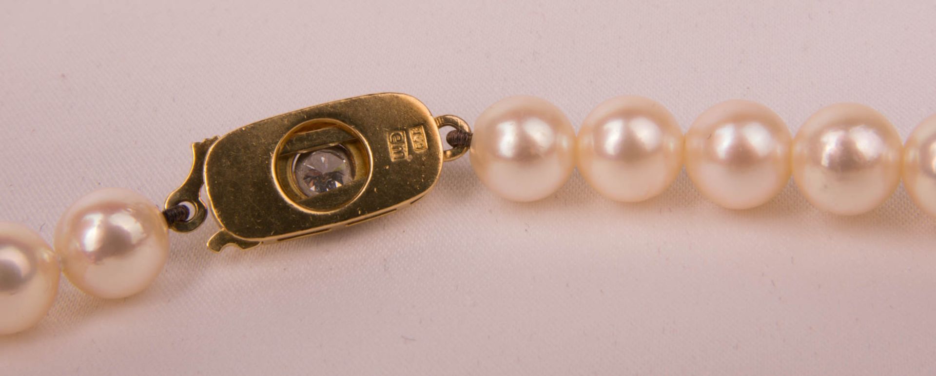 Pearl necklace with diamond set pendant, 750 yellow gold. - Image 6 of 6