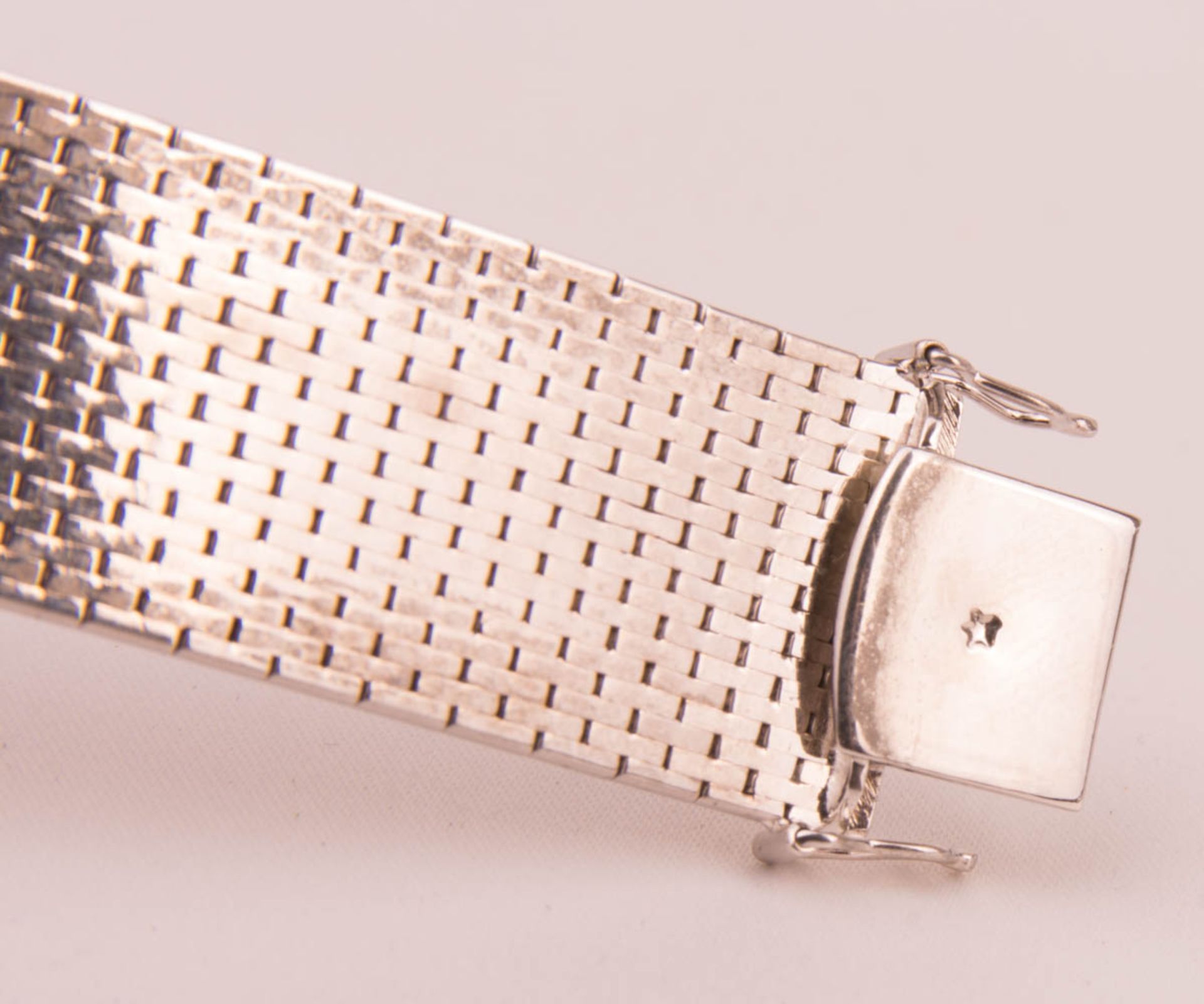 Wide 750 white gold bracelet. - Image 6 of 7