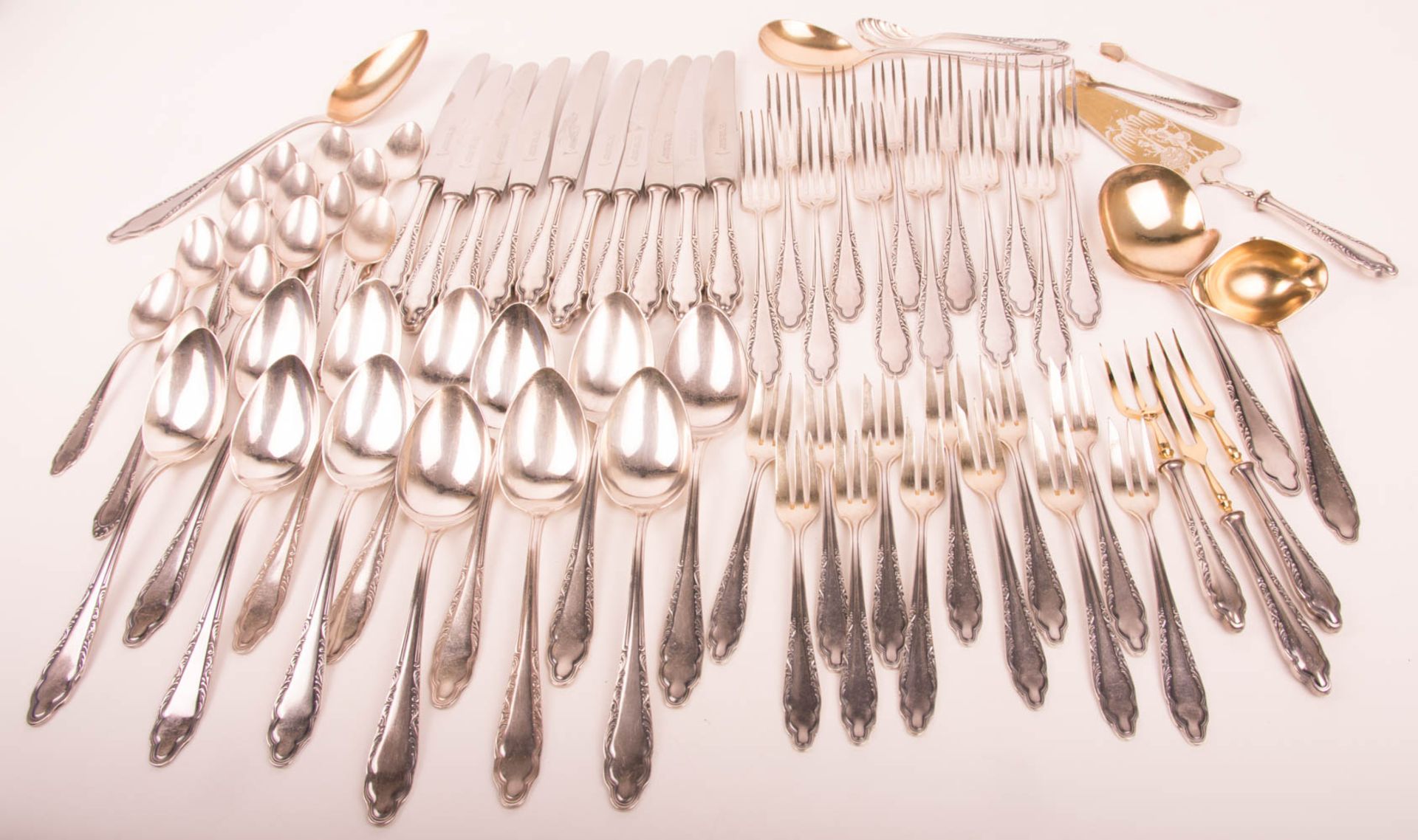 Convolute of silver plated cutlery.