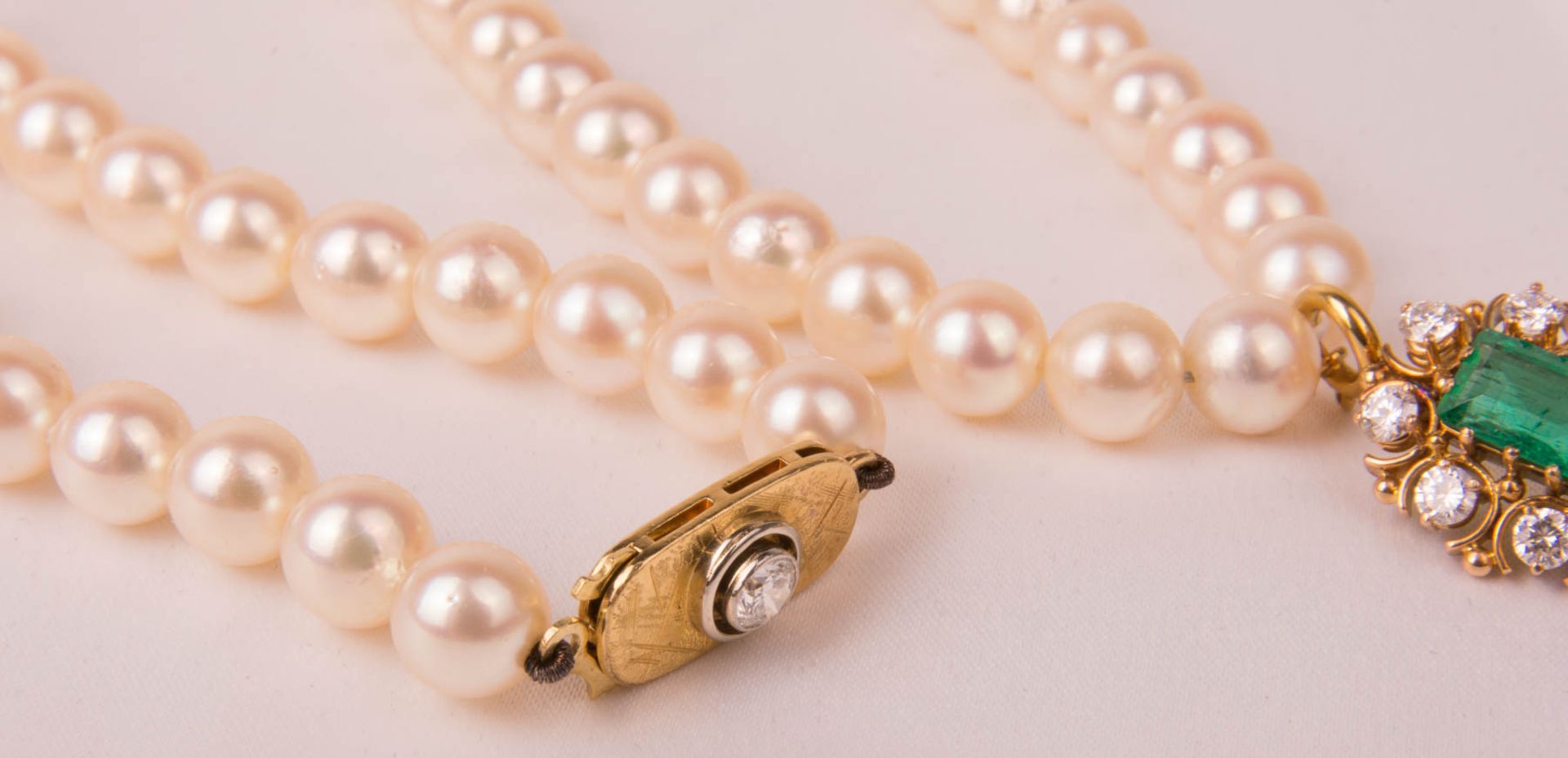 Pearl necklace with diamond set pendant, 750 yellow gold. - Image 3 of 6