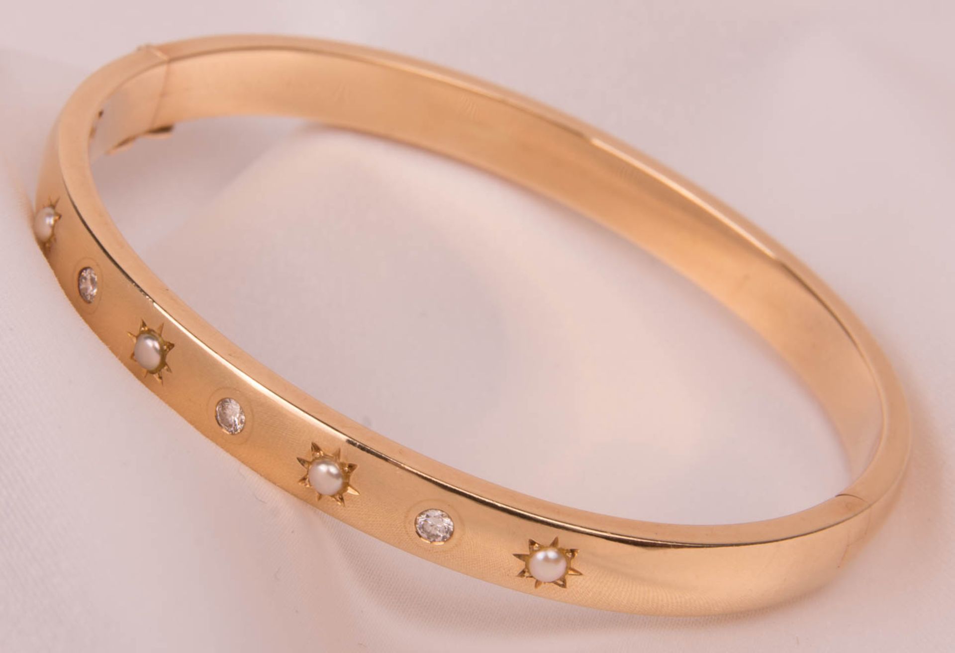 Bangle with diamonds and pearls, 585 yellow gold. - Image 6 of 8