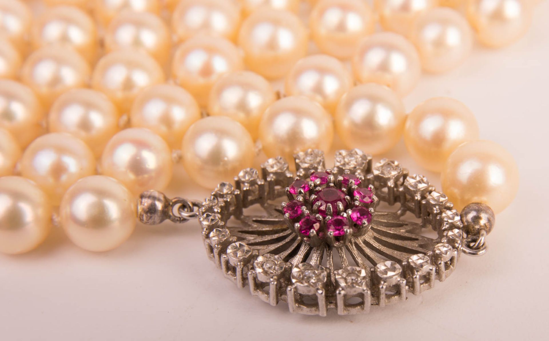Long pearl necklace with rubies and precious stones. - Image 2 of 3