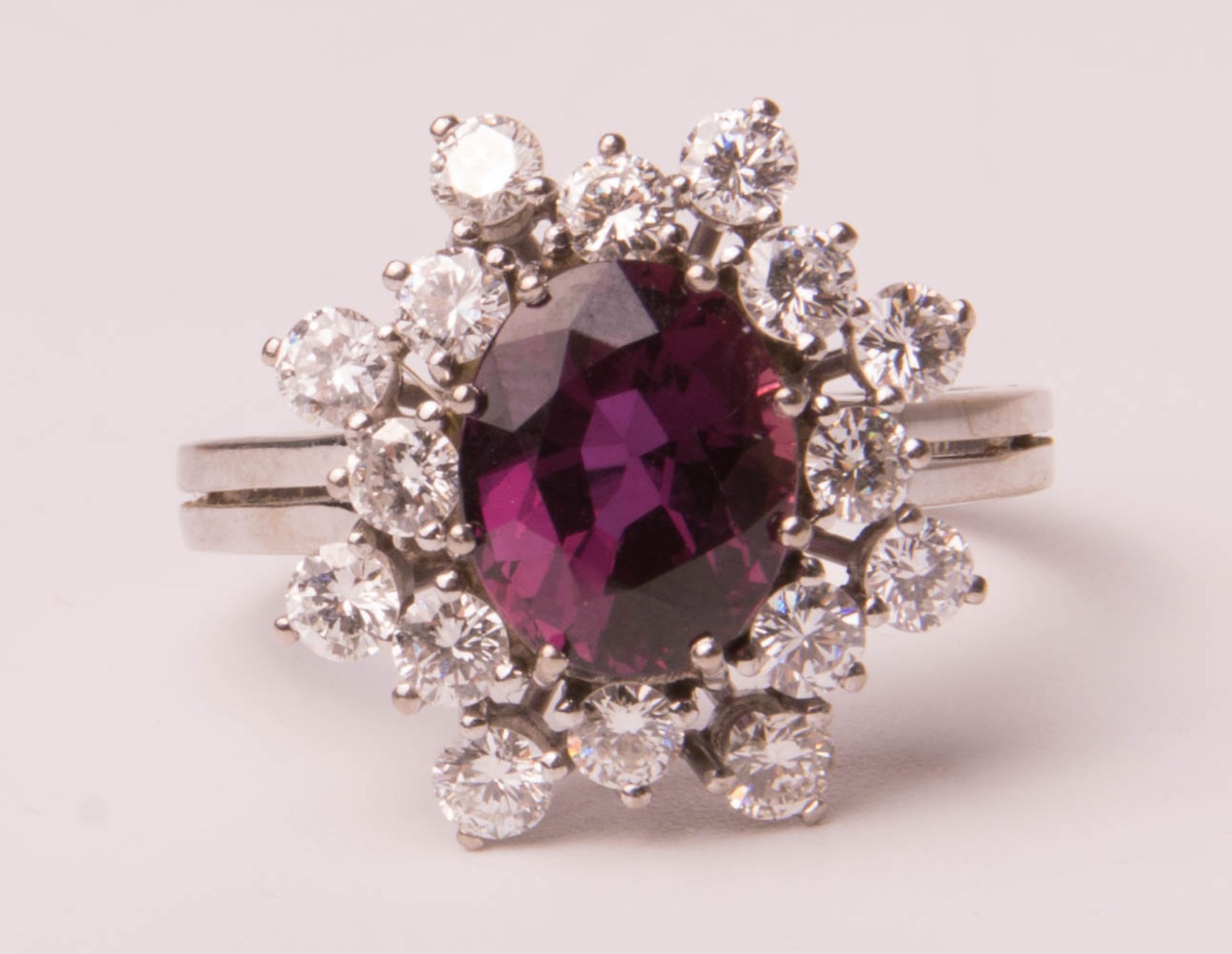 Wunderschöner Ring mit Amethyst und Diamanten, 750er Weißgold. - Bild 4 aus 7