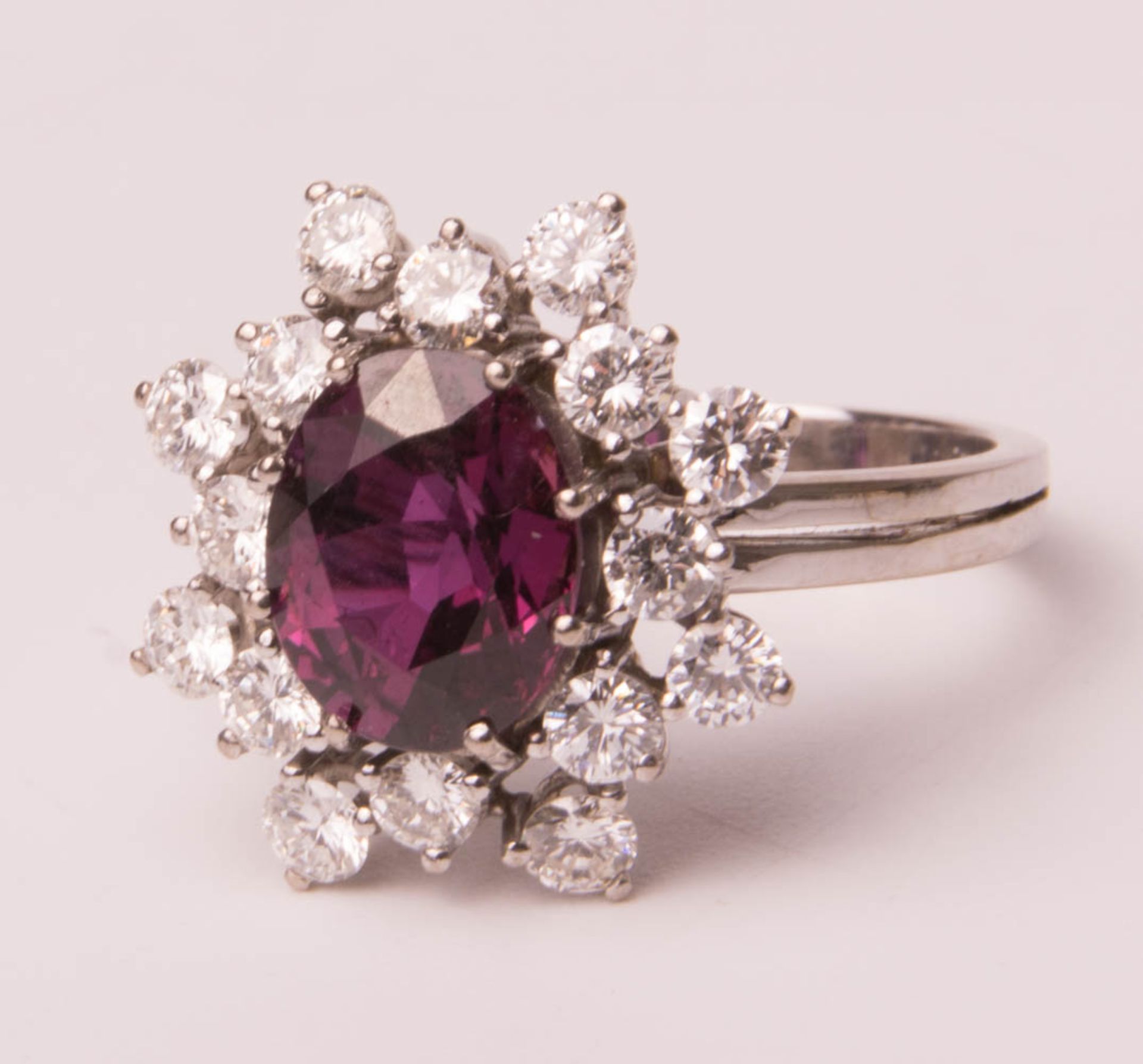 Wunderschöner Ring mit Amethyst und Diamanten, 750er Weißgold. - Bild 3 aus 7