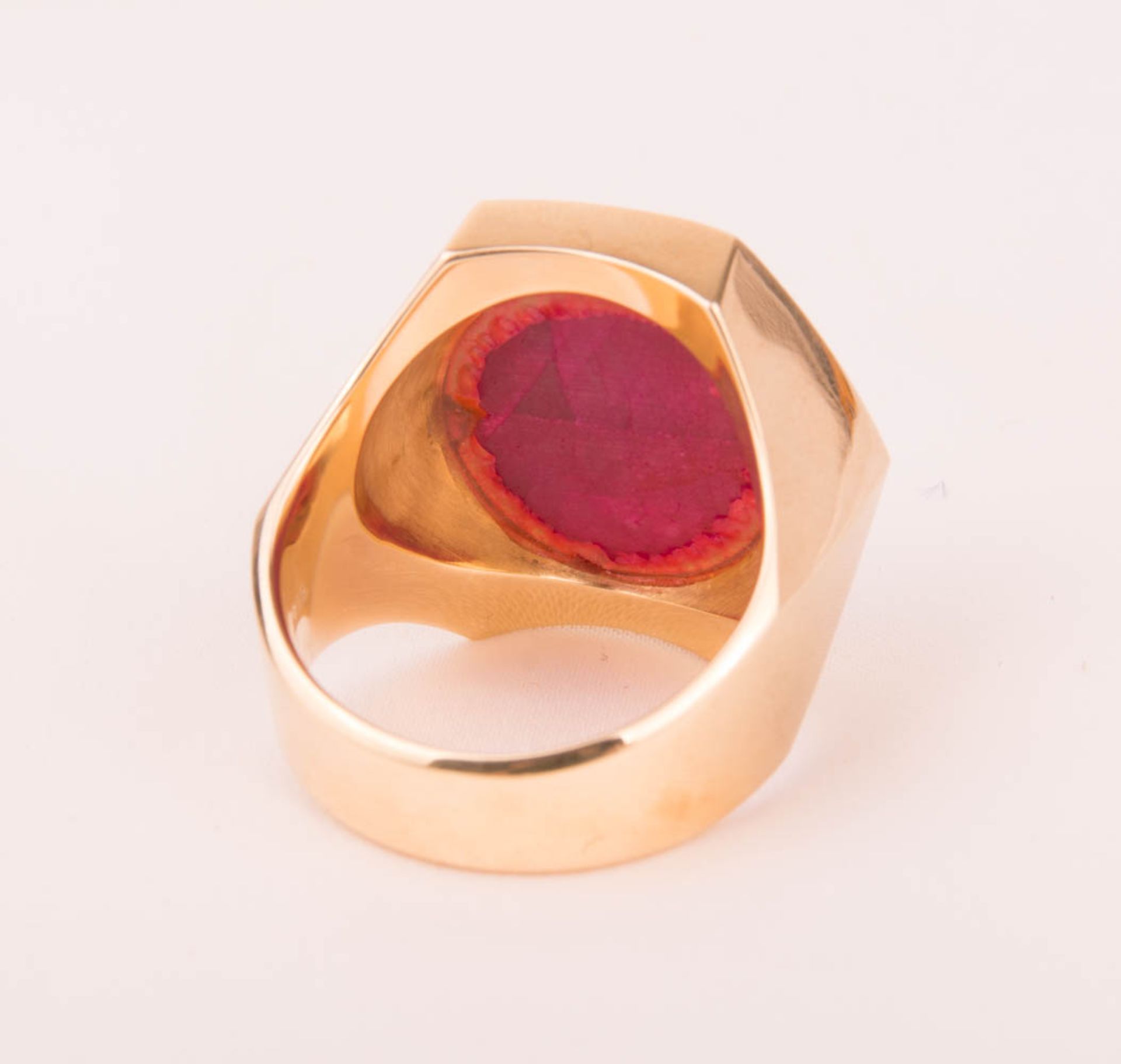 Impressive wide ring with large ruby and diamonds, 585 yellow gold. - Image 4 of 5