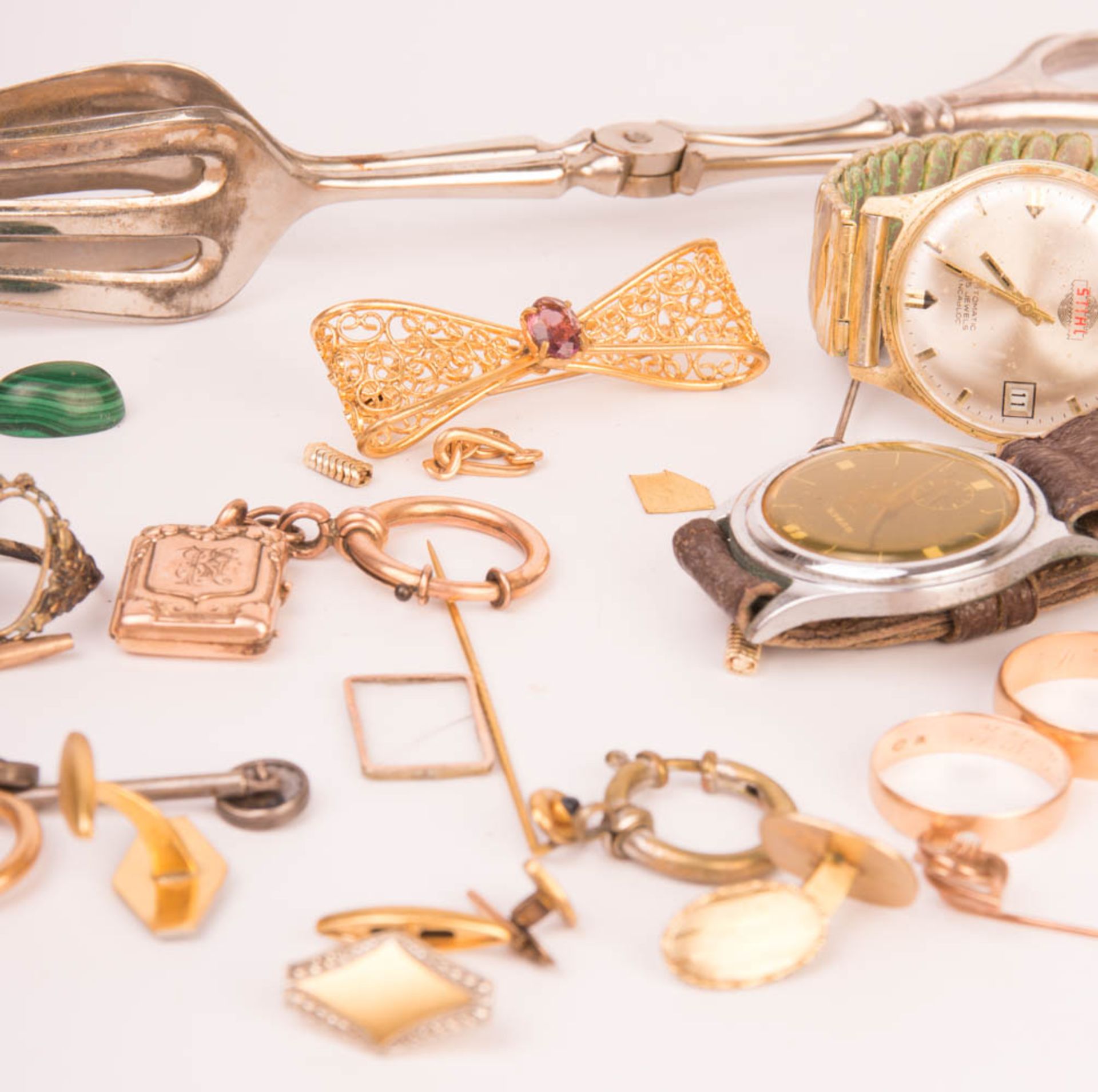 Gold / silver and costume jewelry assortment. - Image 3 of 5