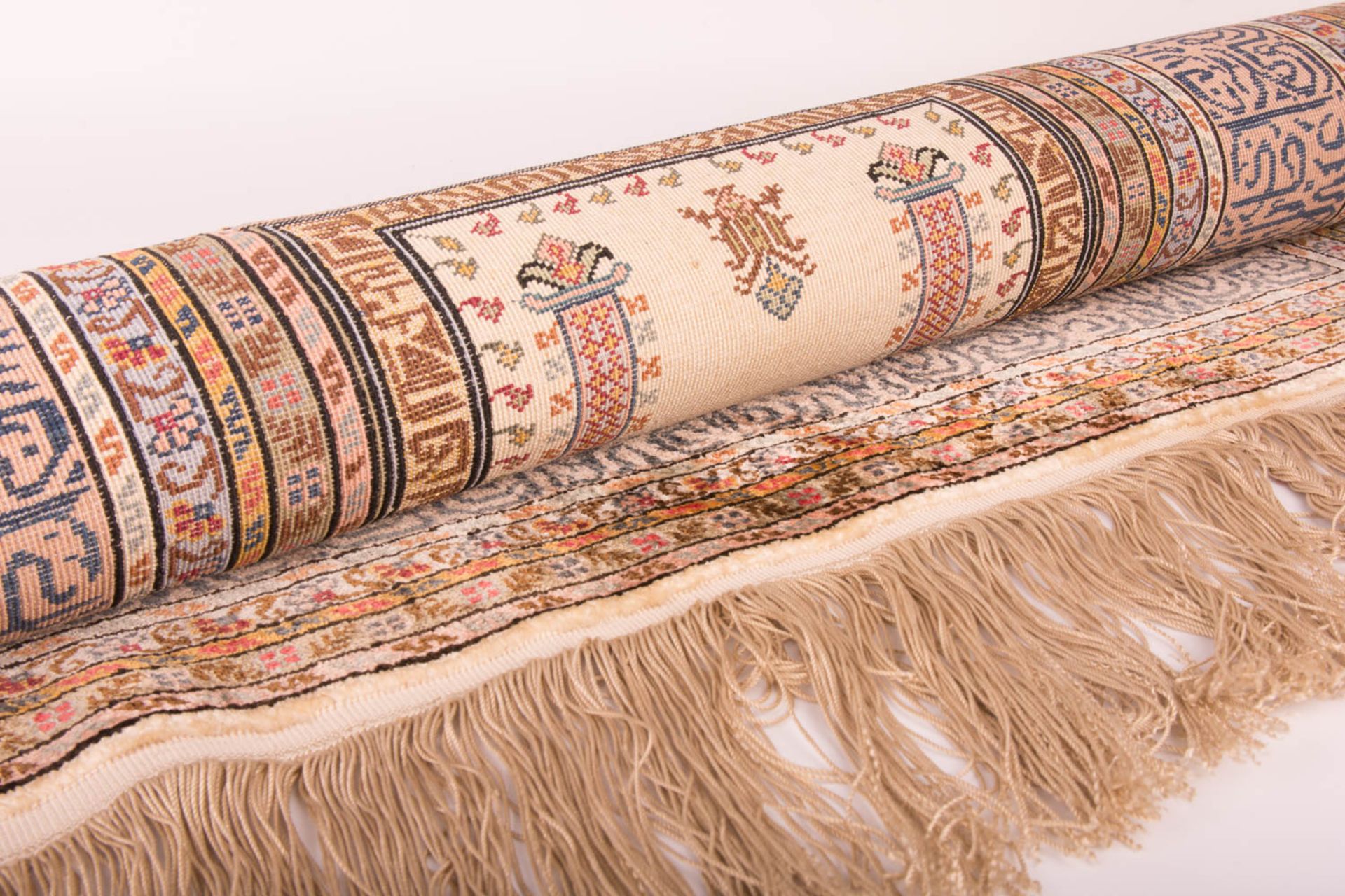 Fine Kayseri prayer rug, silk, Turkey, 20th c. - Image 4 of 5