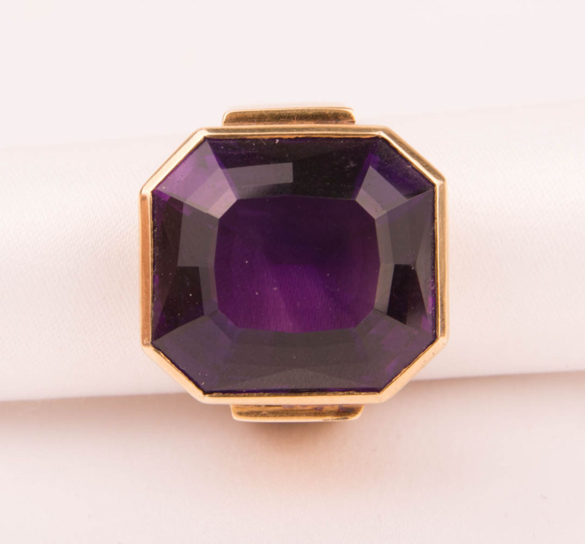 Beeindruckender Ring mit großem Amethyst, 585er Gelbgold. - Bild 3 aus 6