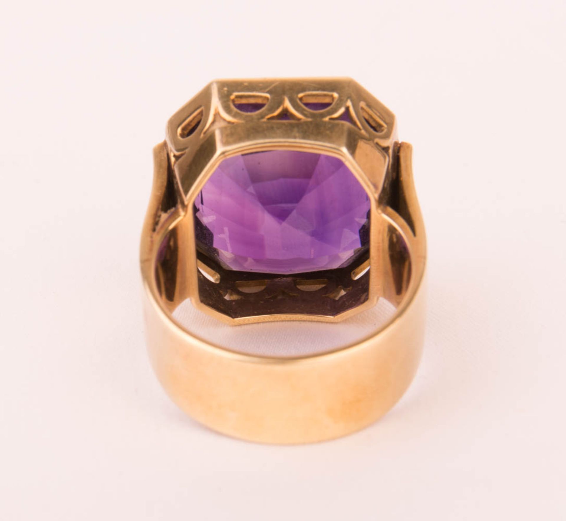 Beeindruckender Ring mit großem Amethyst, 585er Gelbgold. - Bild 5 aus 6