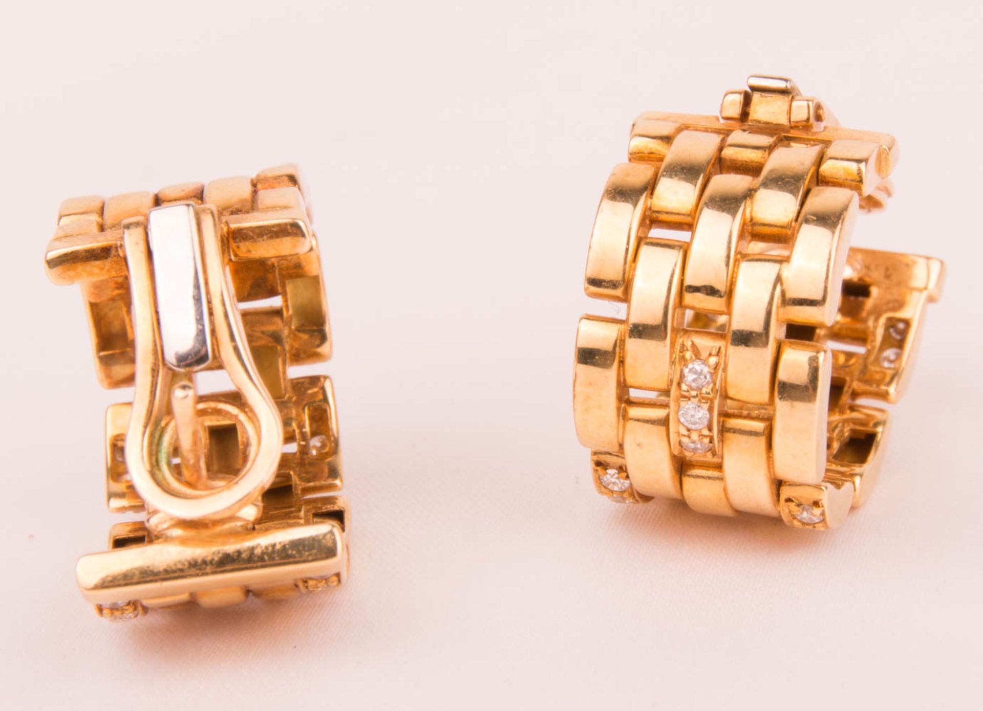 Aufwendiges Ohrringpaar mit kleinen Diamanten, 750er Gelbgold. - Bild 2 aus 4