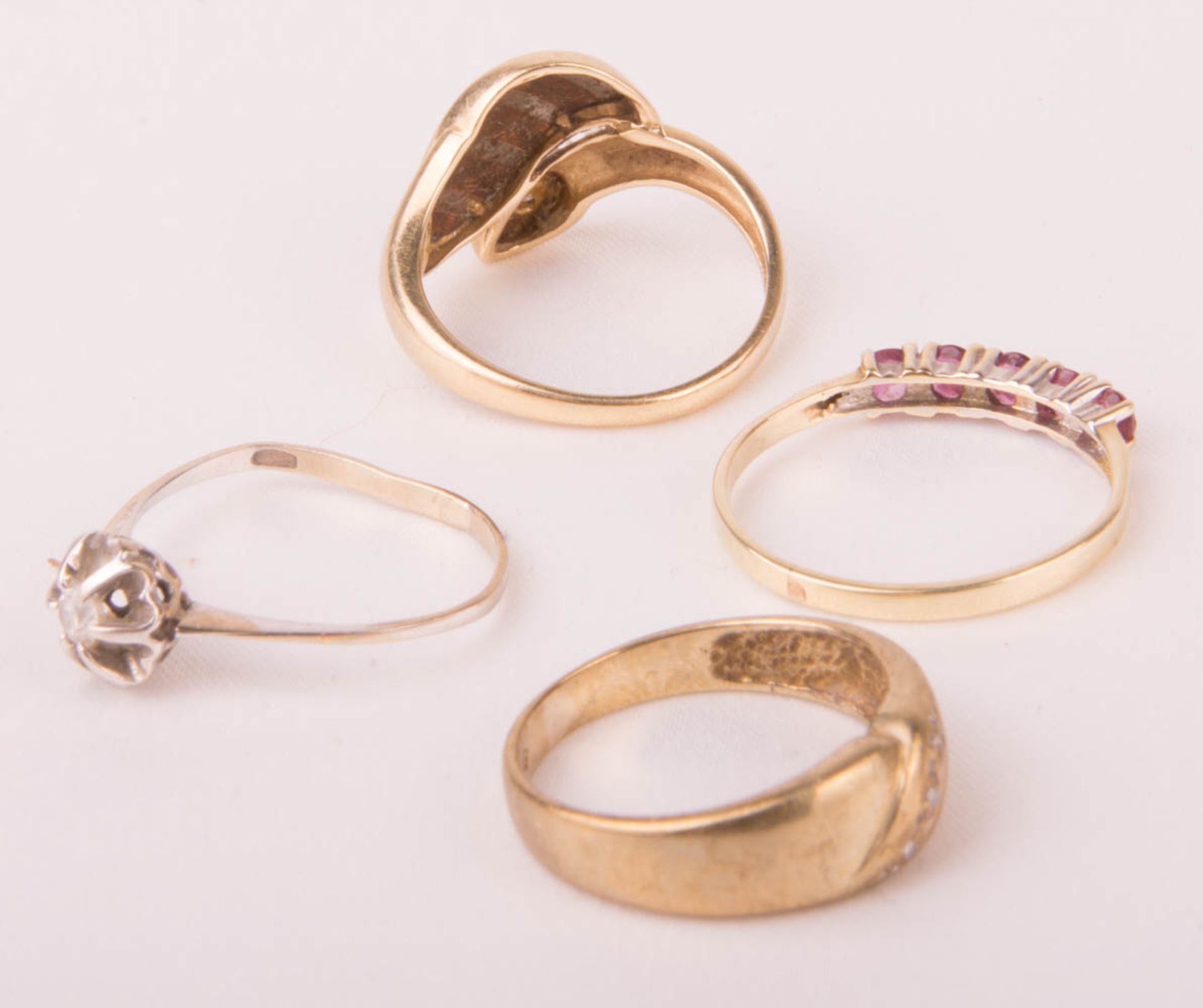 Set of four rings, 333/585 yellow gold. - Image 3 of 4