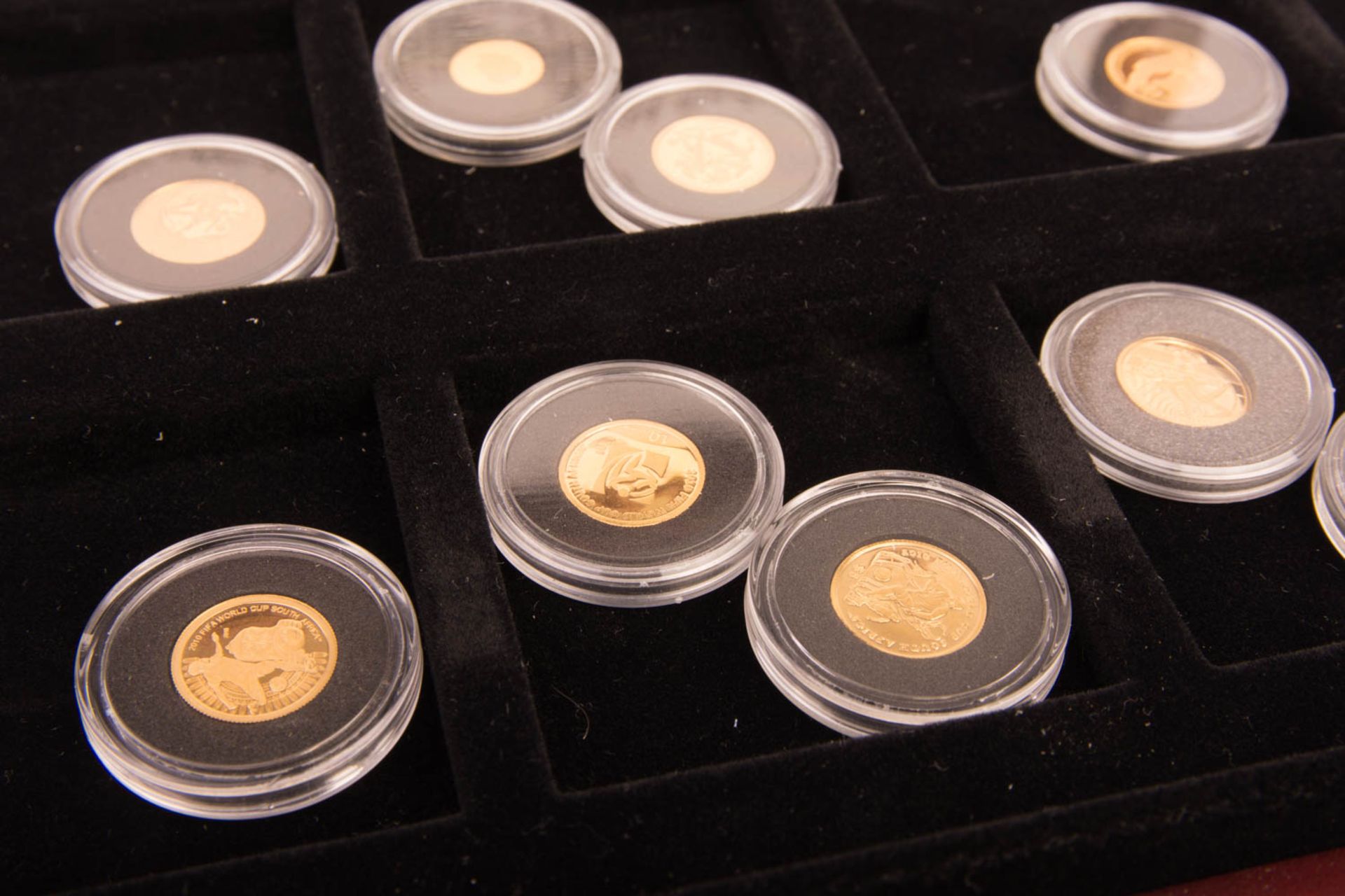 Gold and commemorative coins. - Image 2 of 9