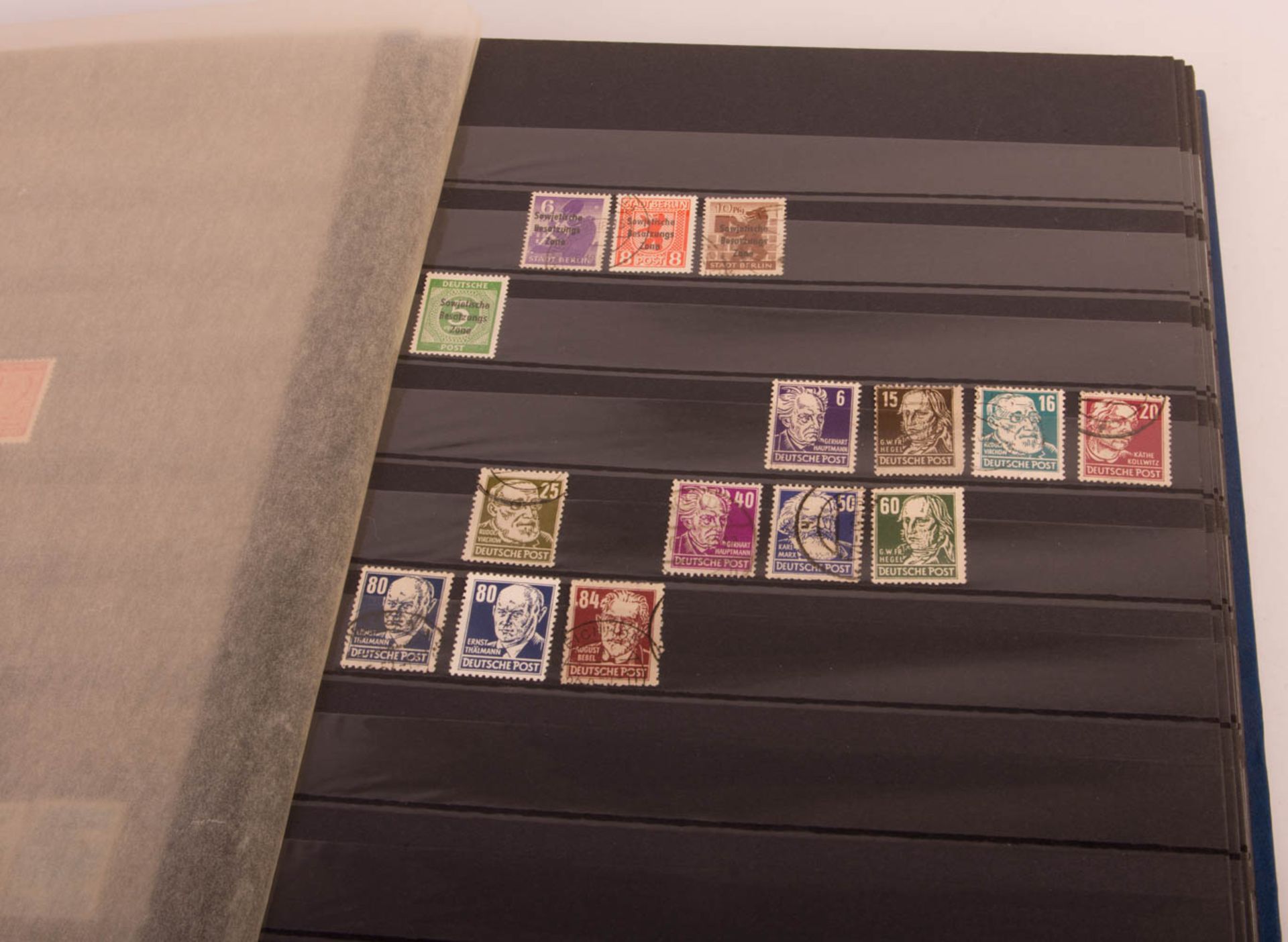 Konvolut von drei Briefmarkenalben, unterschiedliche Sammlungen. - Bild 2 aus 5