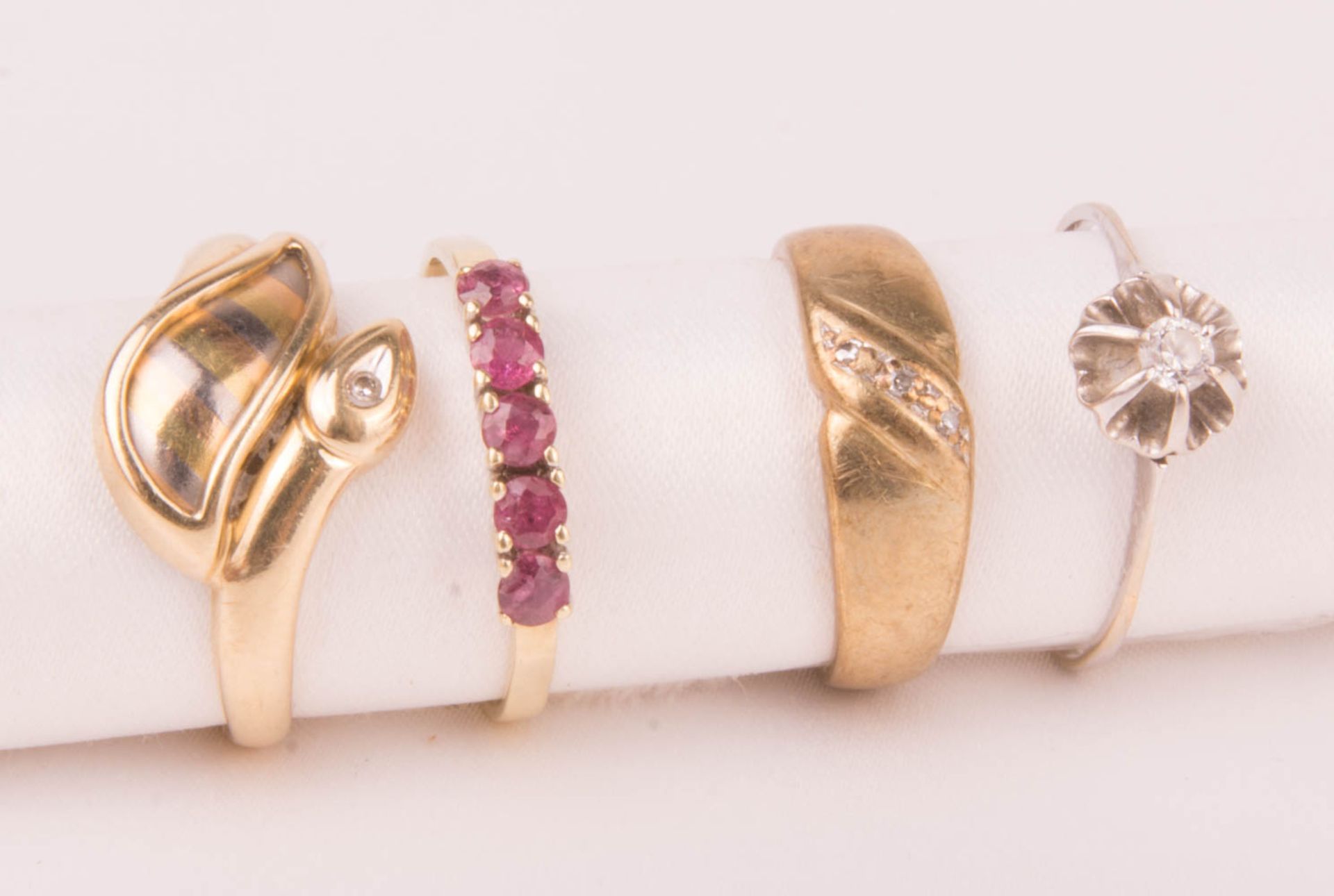 Set of four rings, 333/585 yellow gold.