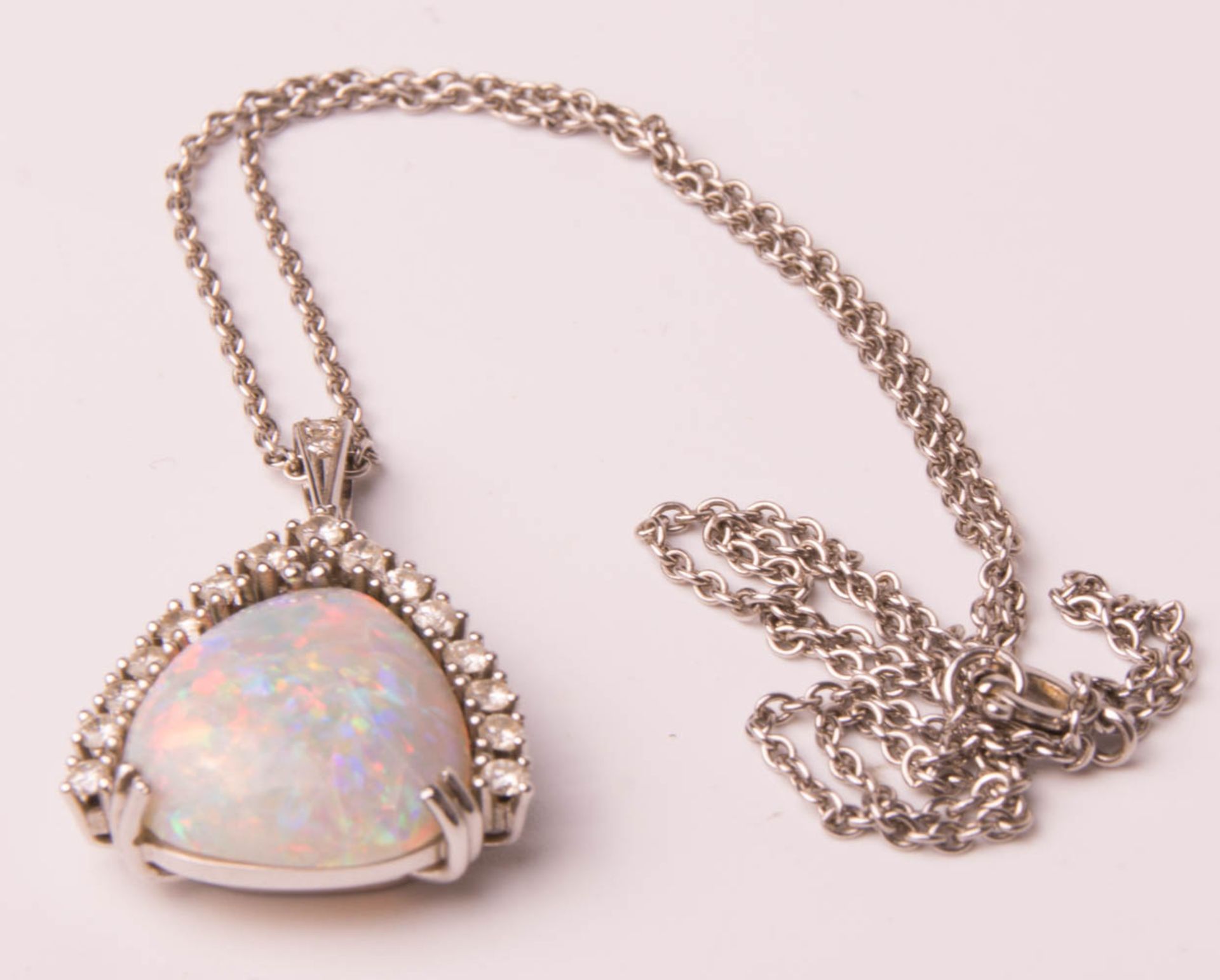 Necklace with large opal pendant, 750 white gold.