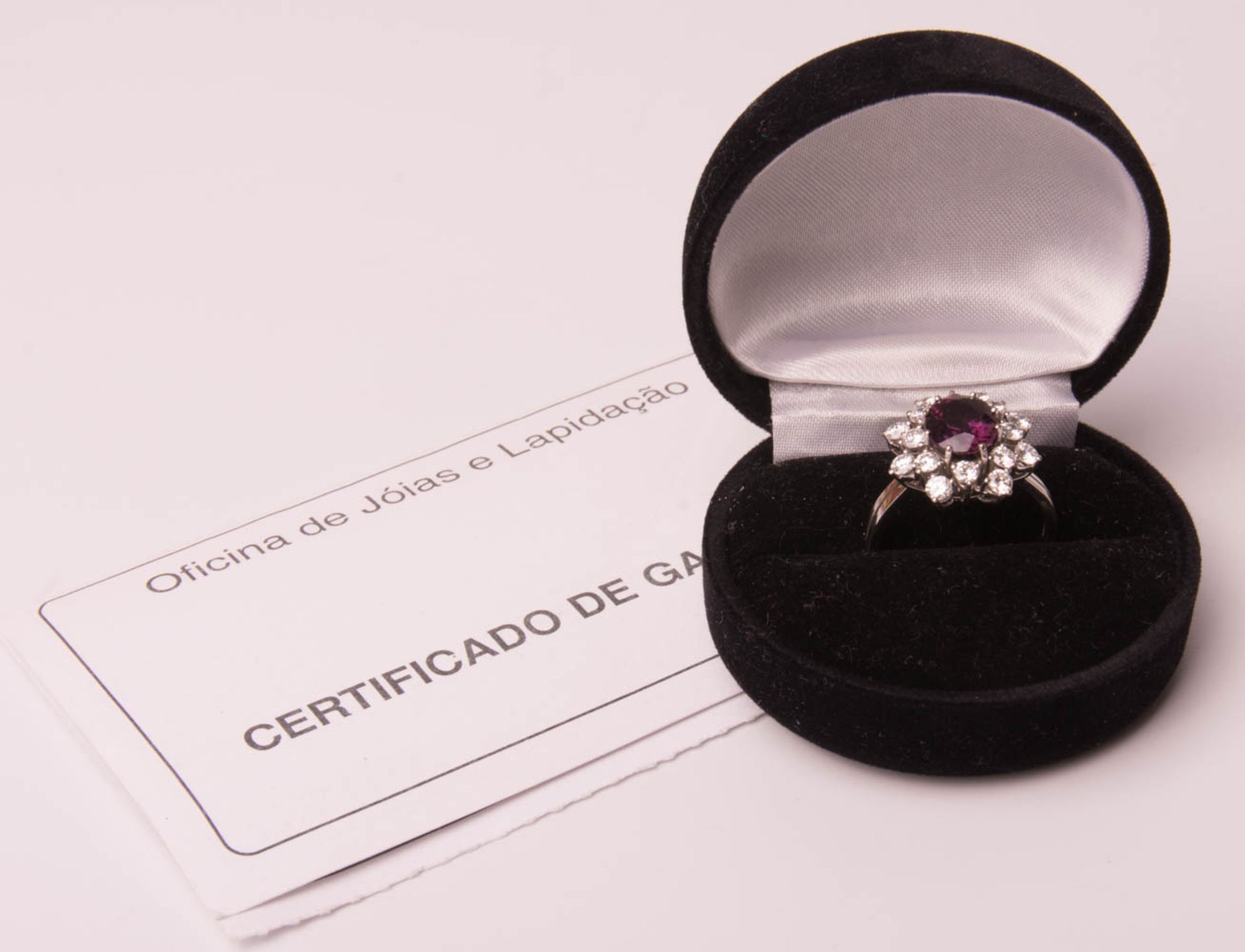 Wunderschöner Ring mit Amethyst und Diamanten, 750er Weißgold.