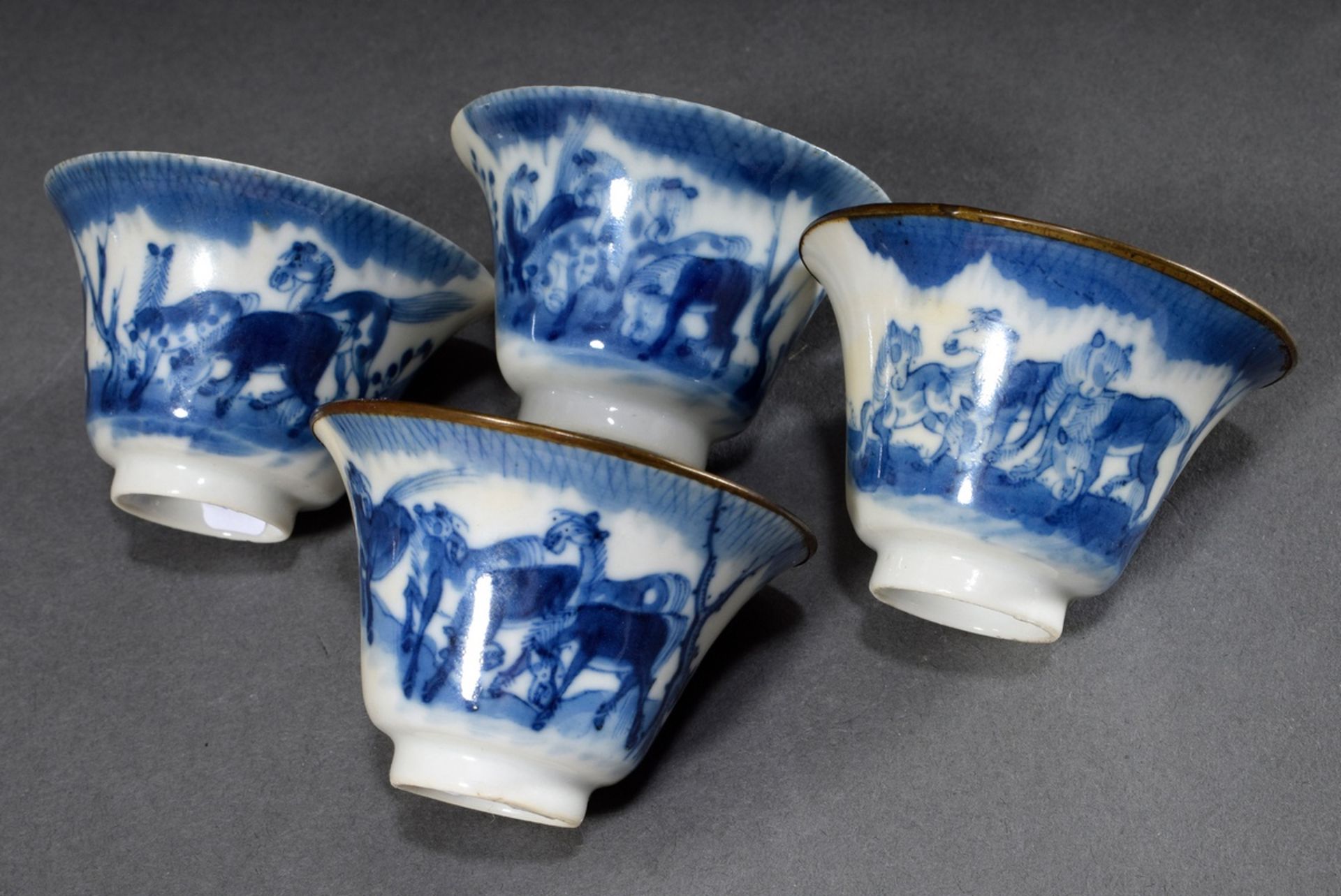 4 Bleu-de-Hue rice wine cups with blue painting decor "Eight Horses", 2x with metal rim, Ruoshen Zh - Image 2 of 6