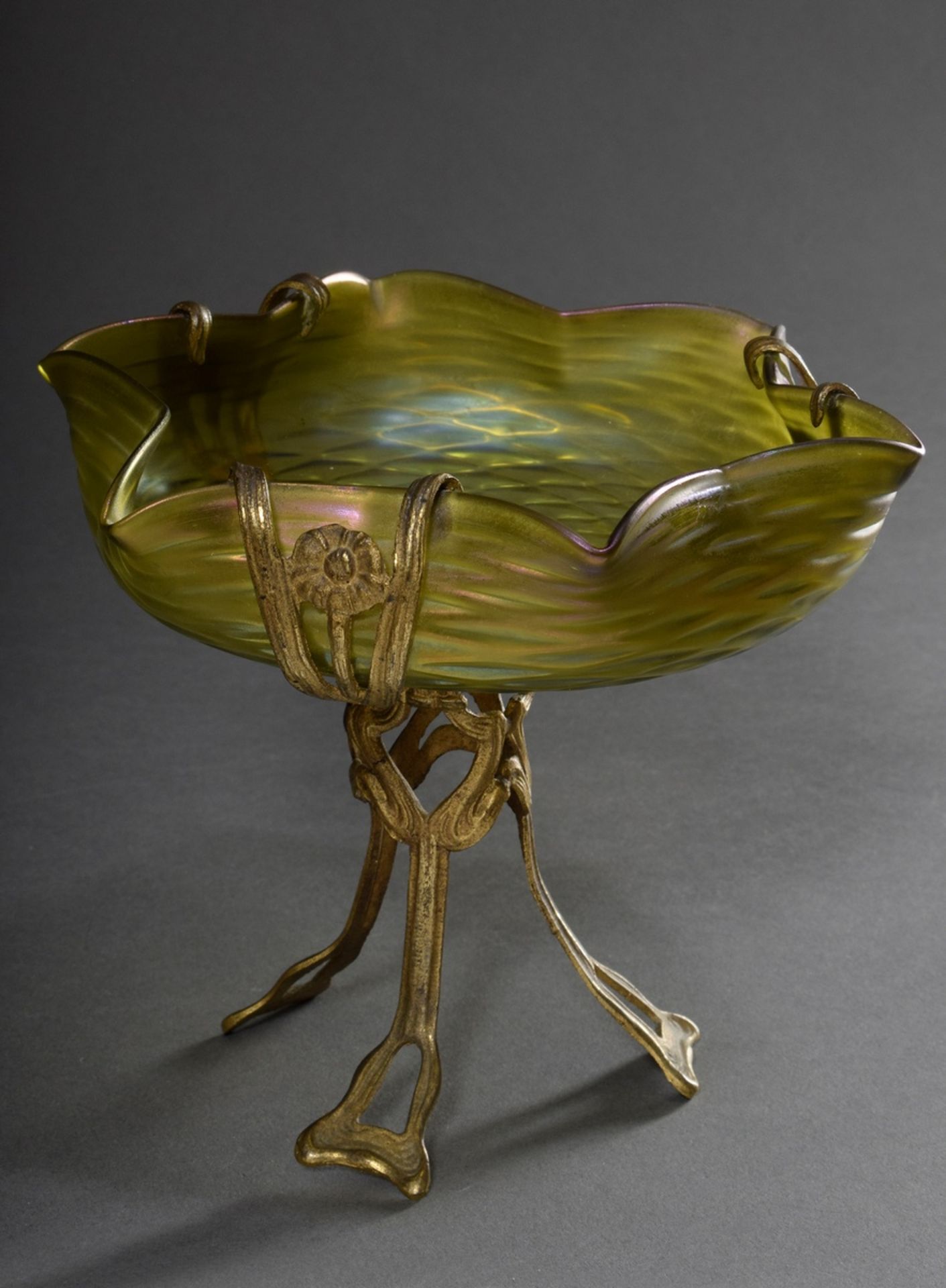 Art nouveau top with fire-gilt zinc cast frame and light green to yellowish iridescent glass bowl i - Image 2 of 5