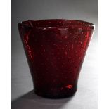 Rote Venini Murano Glas Vase mit eckiger Mündung über runder Basis und eingestochenen Luftblasen, E