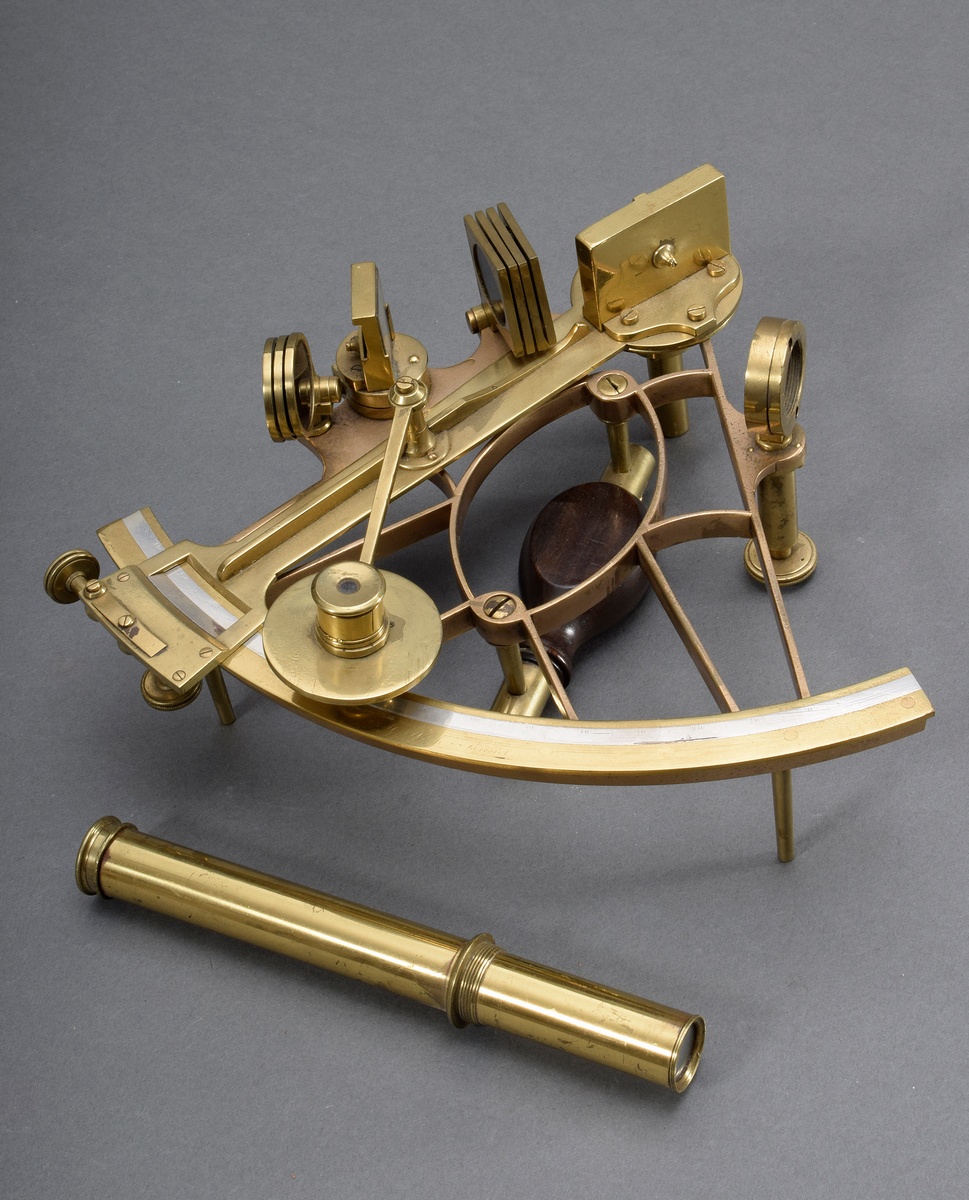 Old marine sextant in wooden case, brass, 19th c., signature strongly rubbed, h. ca 24cm, 14x26x29c - Image 3 of 8