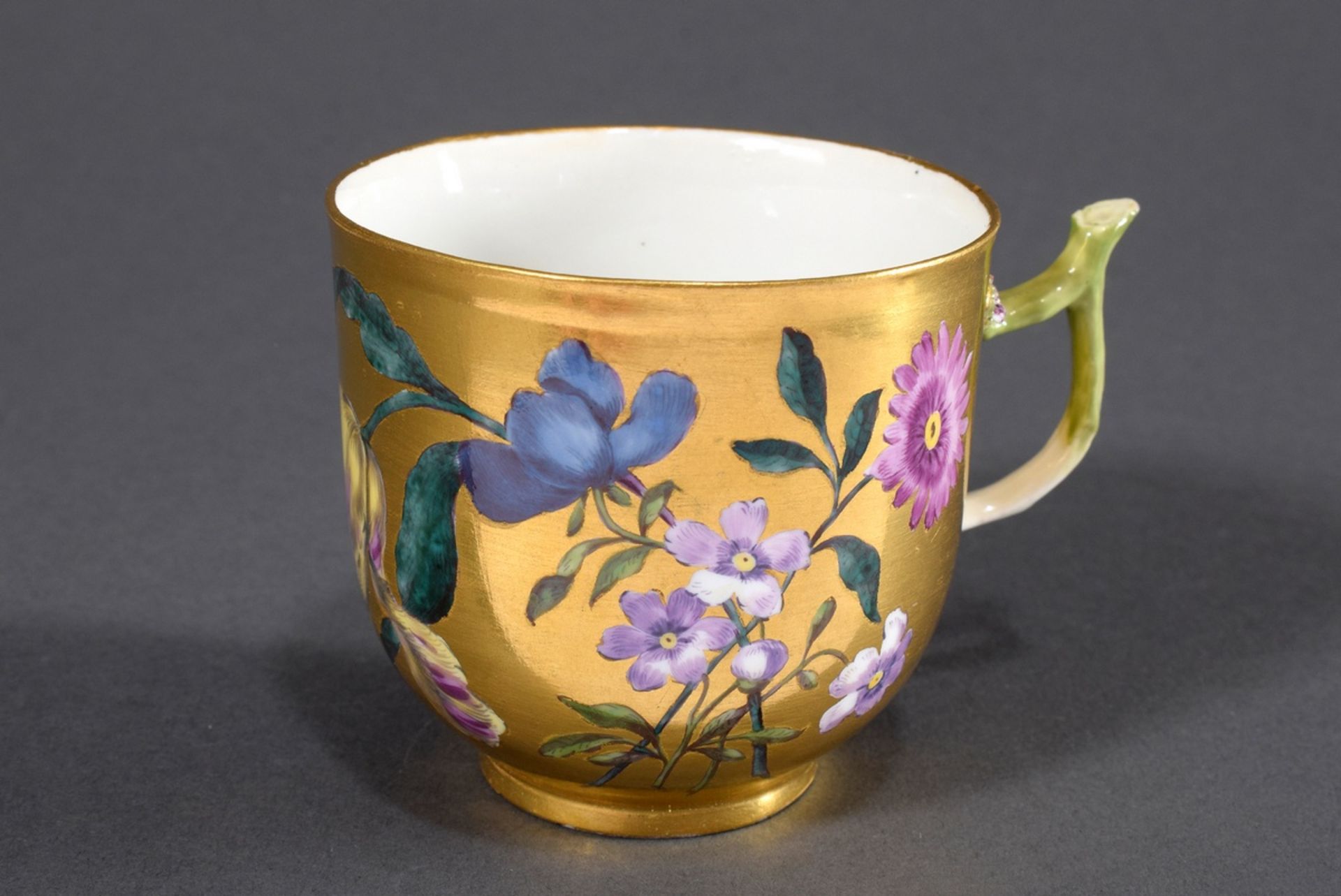 Meissen cup with polychrome bouquet and scattered flower painting on gold background and branch han - Image 7 of 10