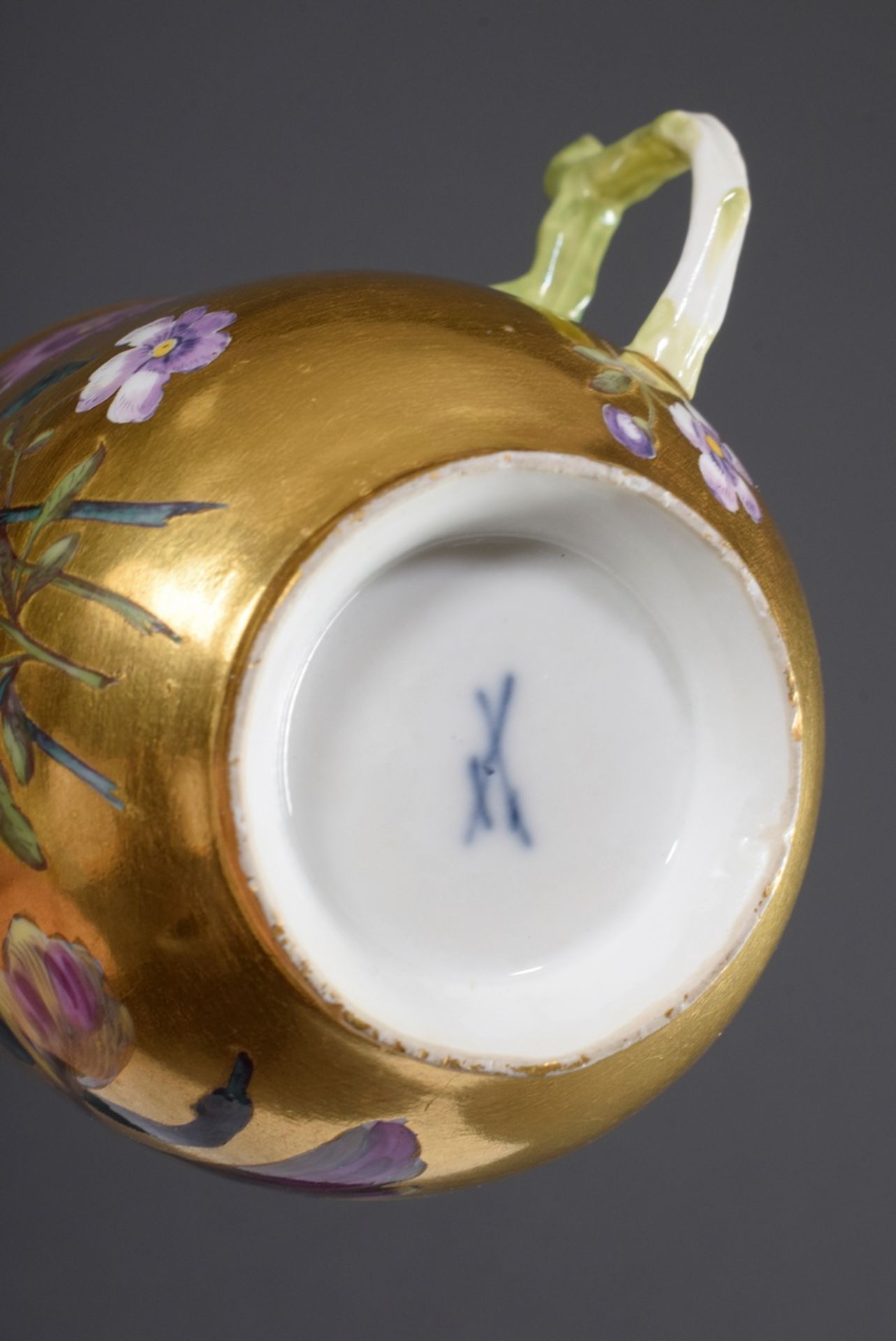 Meissen cup with polychrome bouquet and scattered flower painting on gold background and branch han - Image 10 of 10