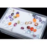 40 Diverse ungefasste Farbsteine: u.a. Amethyst, Topas, Mondstein, Feueropal und Quarze, Ø 3,5-7mm