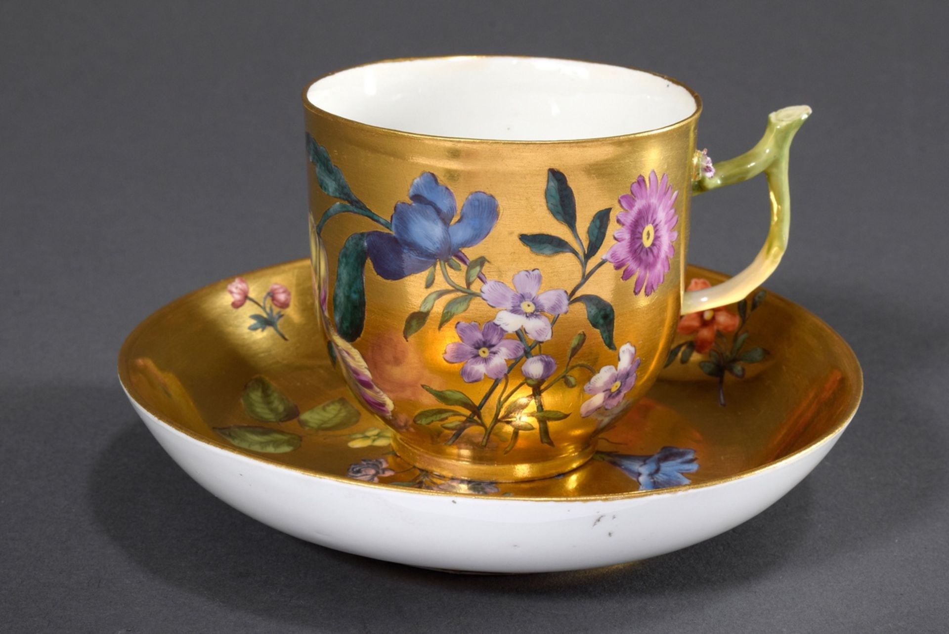 Meissen cup with polychrome bouquet and scattered flower painting on gold background and branch han - Image 2 of 10