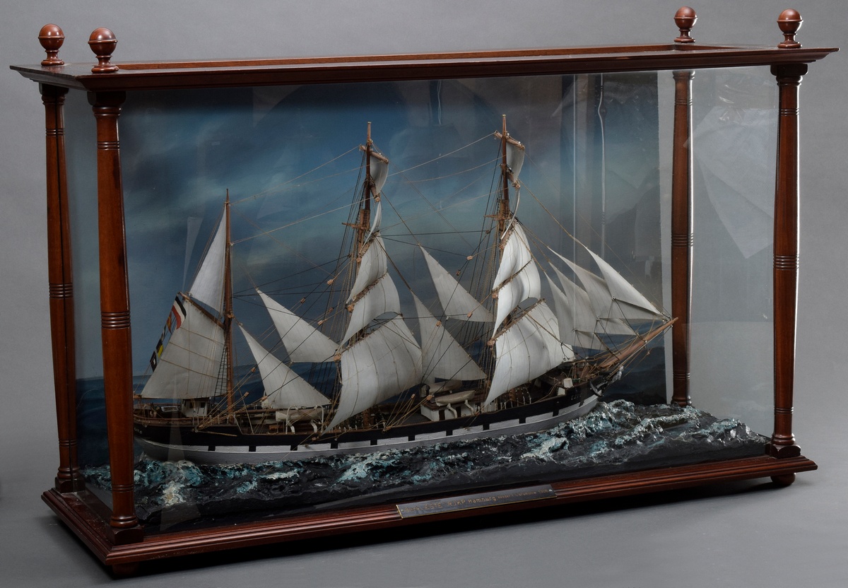 Diorama of the barque "Este" RJKP of shipowner F.C. Bramslöw in Hamburg, 1906, in decorative glass  - Image 8 of 8