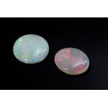 2 Diverse ovale, ungefasste Edelopal Cabochons: 1 x (bläulich/grün, ca. 11ct/ 2,2g/20,5x1,6x5,2mm)