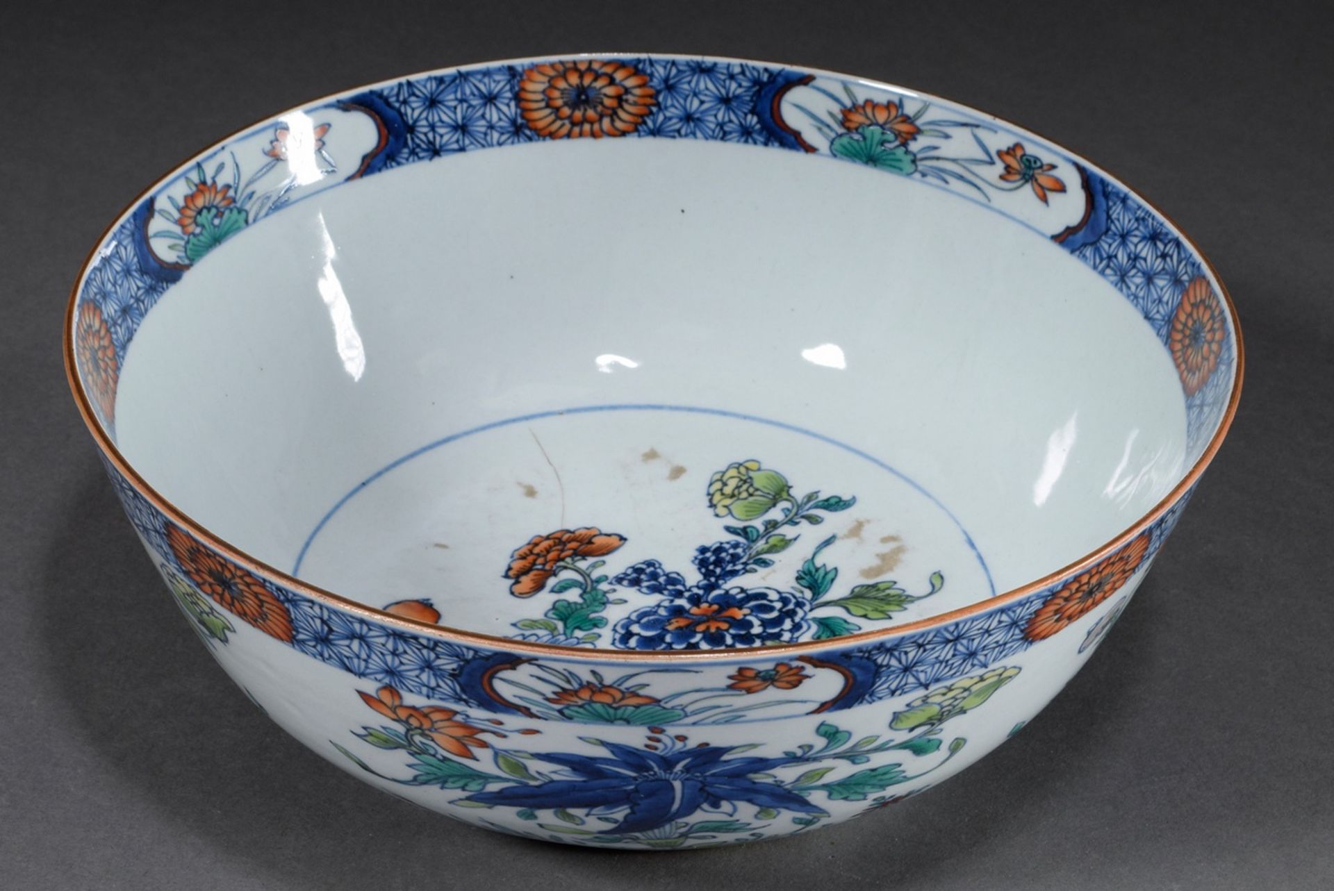 Large doucai bowl with floral blue painting and coloured decoration, China probably 2nd half 18th c - Image 2 of 4