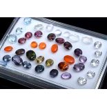 40 Diverse ungefasste Farbsteine: u.a. Amethyst, Topas, Mondstein, Feueropal und Quarze, Ø 3,5-7mm