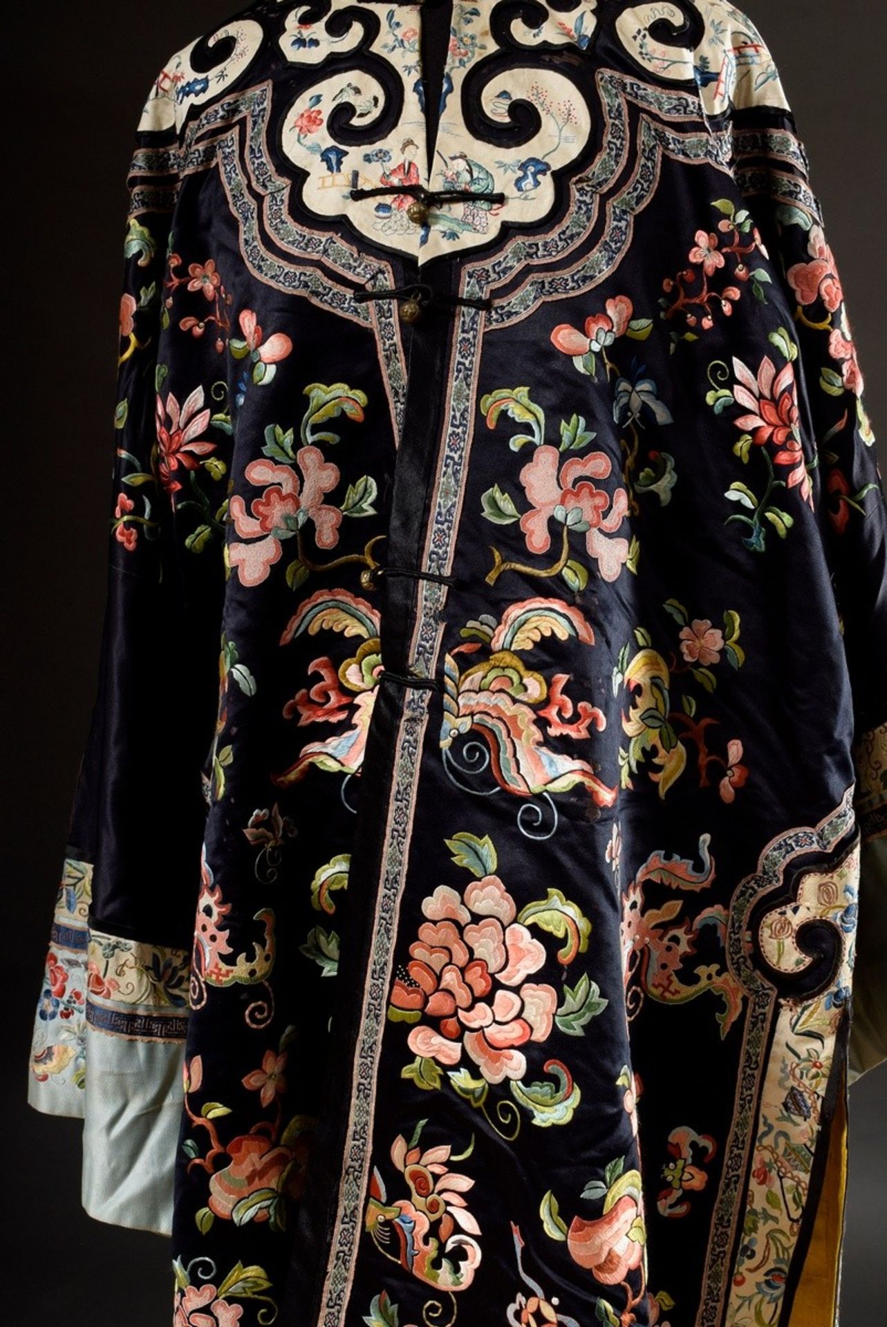 Chinese woman's jacket with flat and wedge embroidery "bats, flowers and butterflies" and "garden s - Image 3 of 13