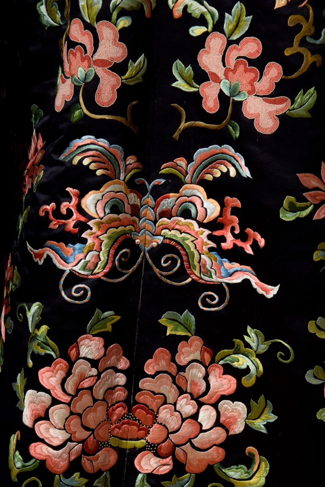 Chinese woman's jacket with flat and wedge embroidery "bats, flowers and butterflies" and "garden s - Image 10 of 13