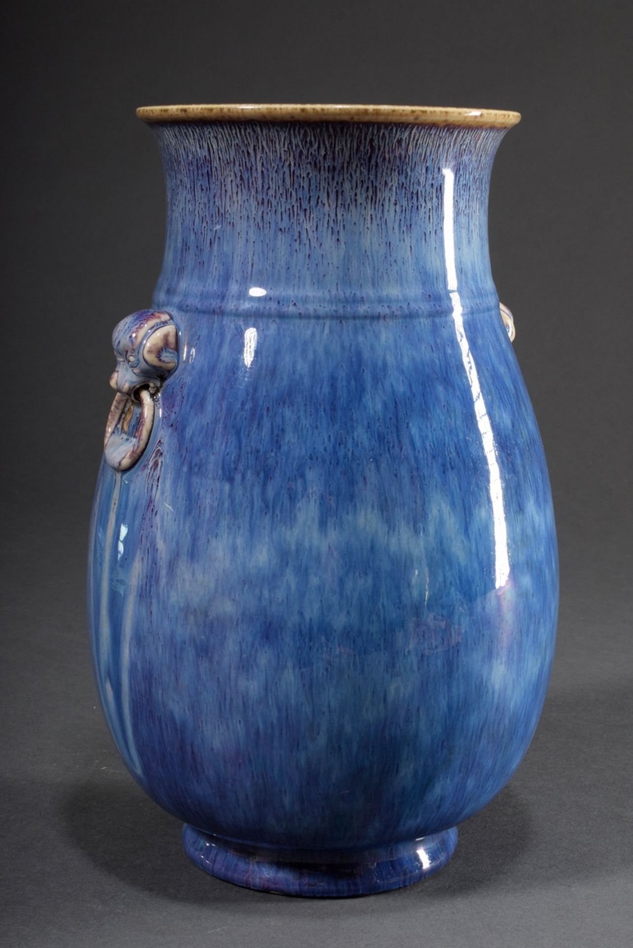 Chinese vase with unusual blue flambé glaze and lion head mascarons, early 20th c., h. 29,4cm - Image 2 of 7