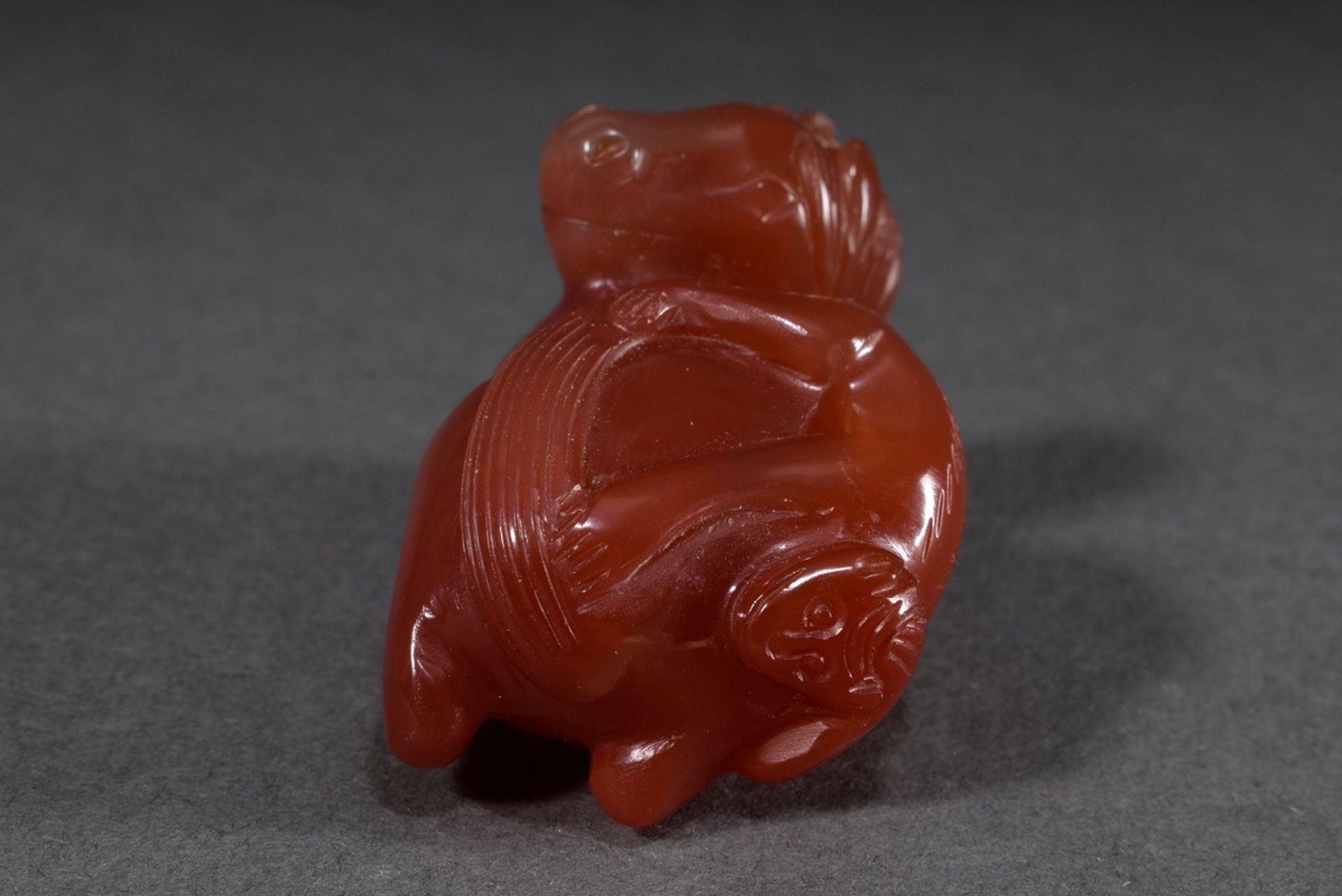 Carved carnelian toggle "Horse and Monkey", China, 6x3,5cm - Image 2 of 4