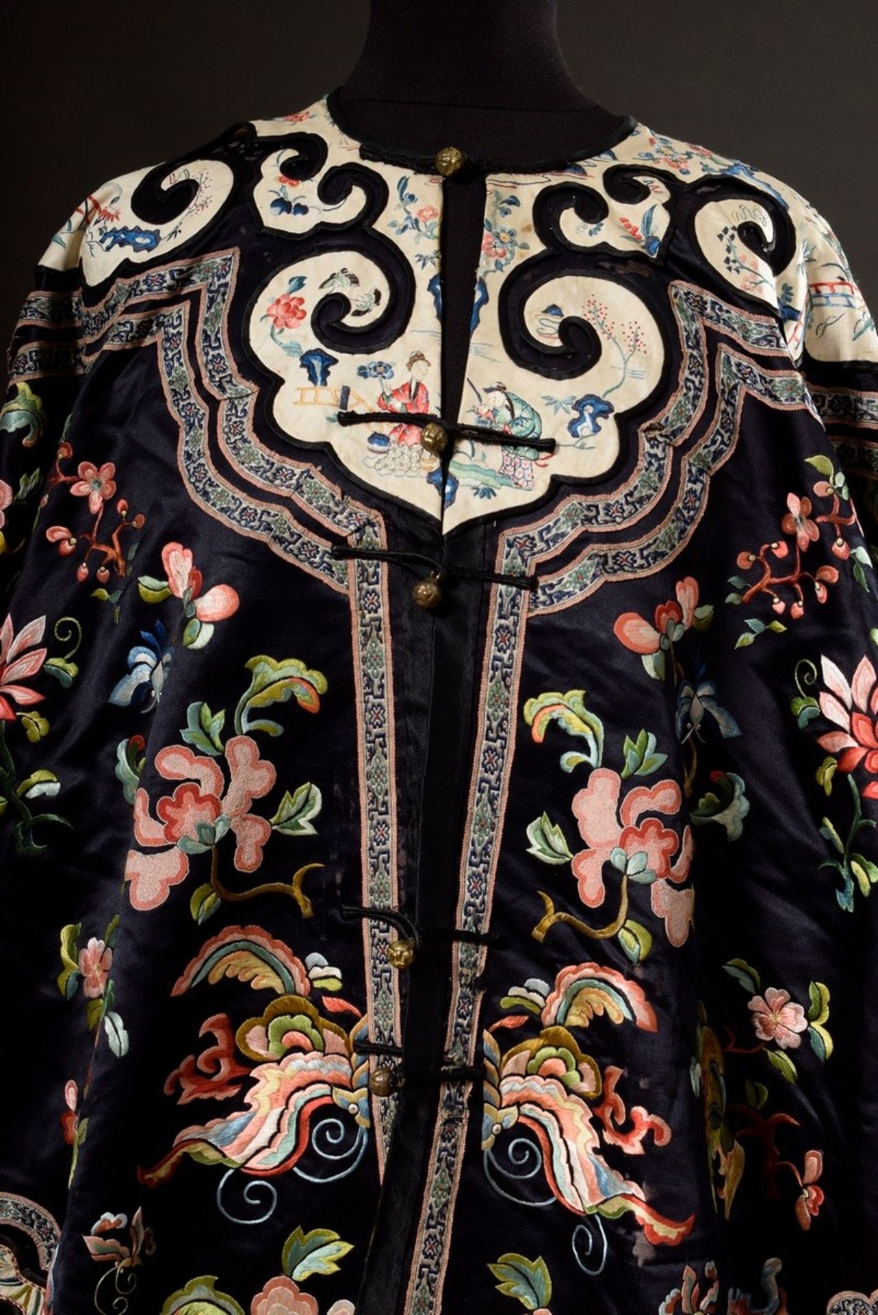 Chinese woman's jacket with flat and wedge embroidery "bats, flowers and butterflies" and "garden s - Image 12 of 13