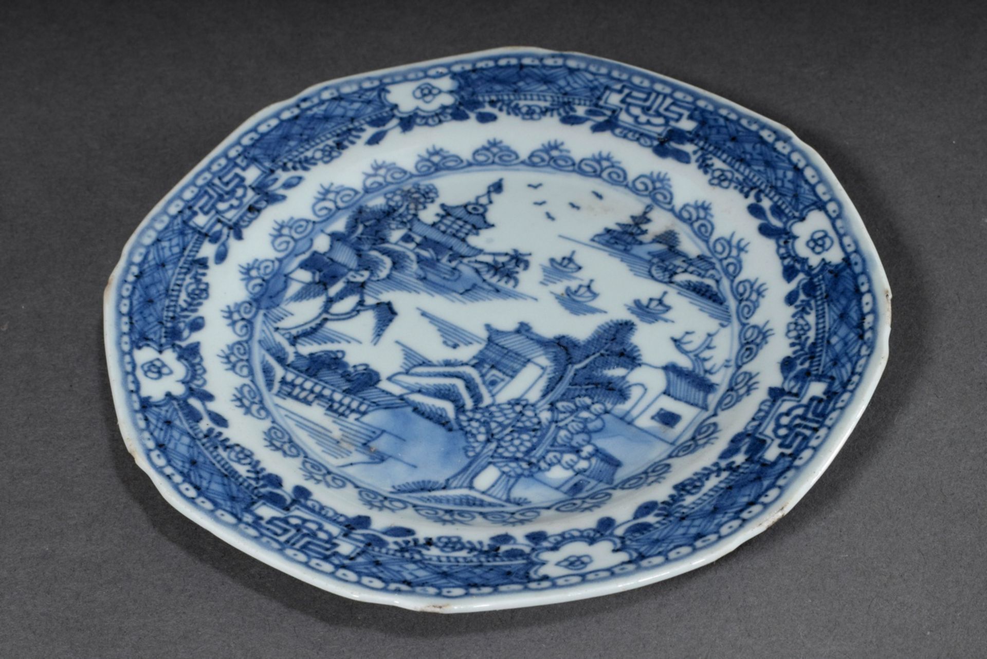 Small plate with blue painting decoration "Landscape with pagodas, boats and people", Qianlong peri - Image 2 of 3
