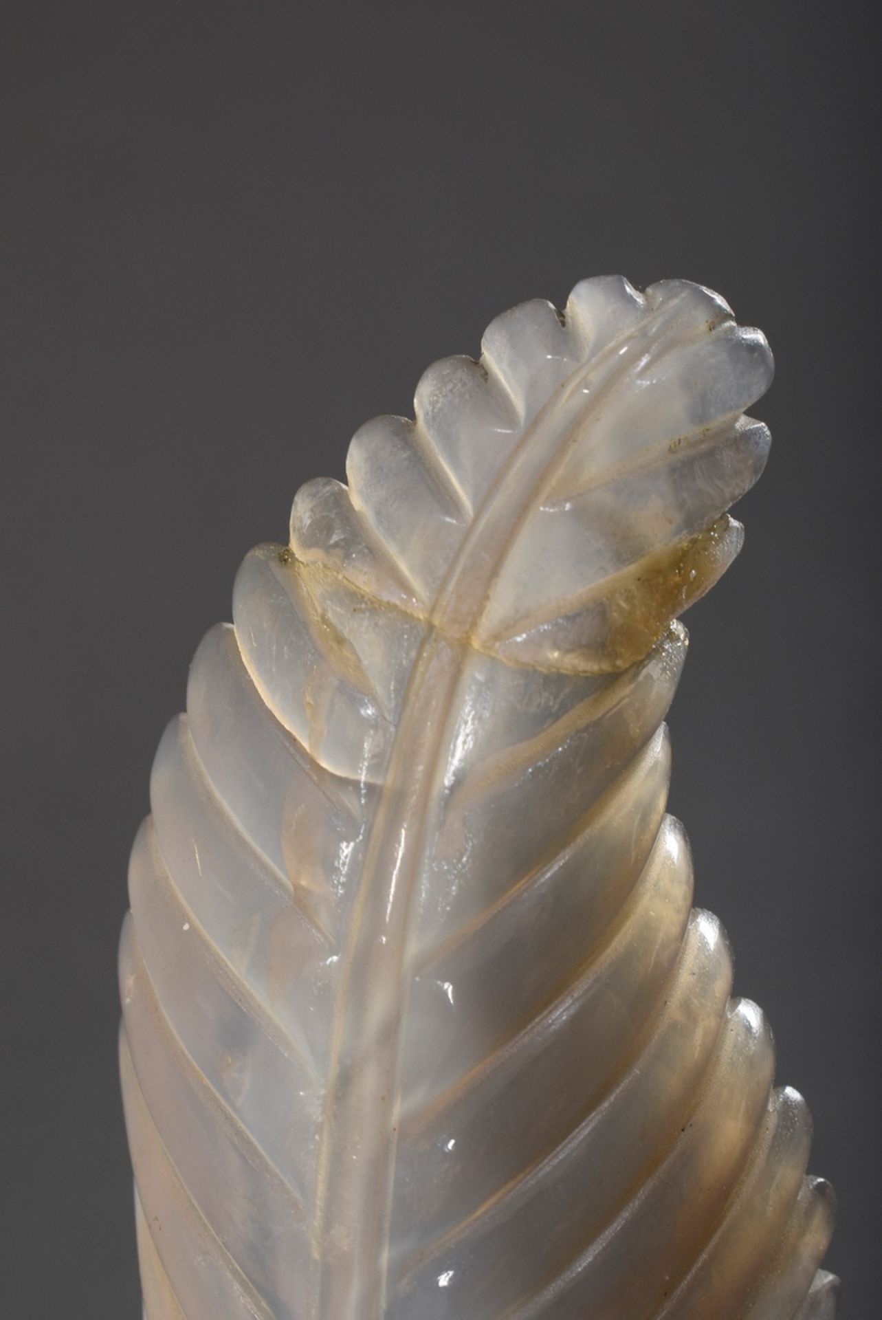 Thin-walled cut agate "leaf" bowl with movable ring handle, China, 17x6,5cm, restored - Image 4 of 4