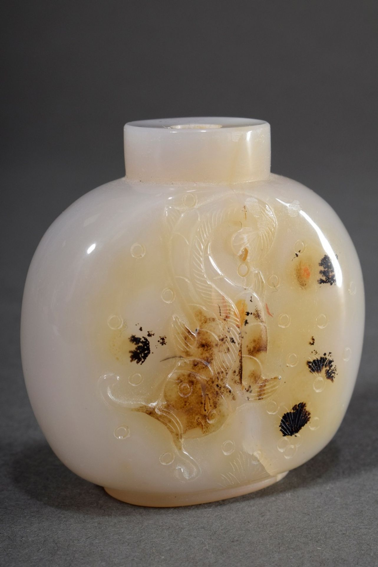 Agate snuffbottle with carved relief "Swimming catfish", China, 6x5,5cm