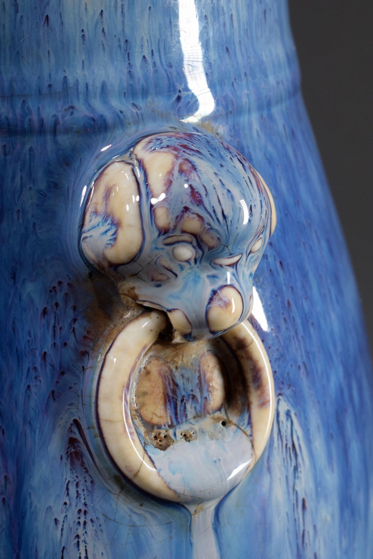 Chinese vase with unusual blue flambé glaze and lion head mascarons, early 20th c., h. 29,4cm - Image 4 of 7